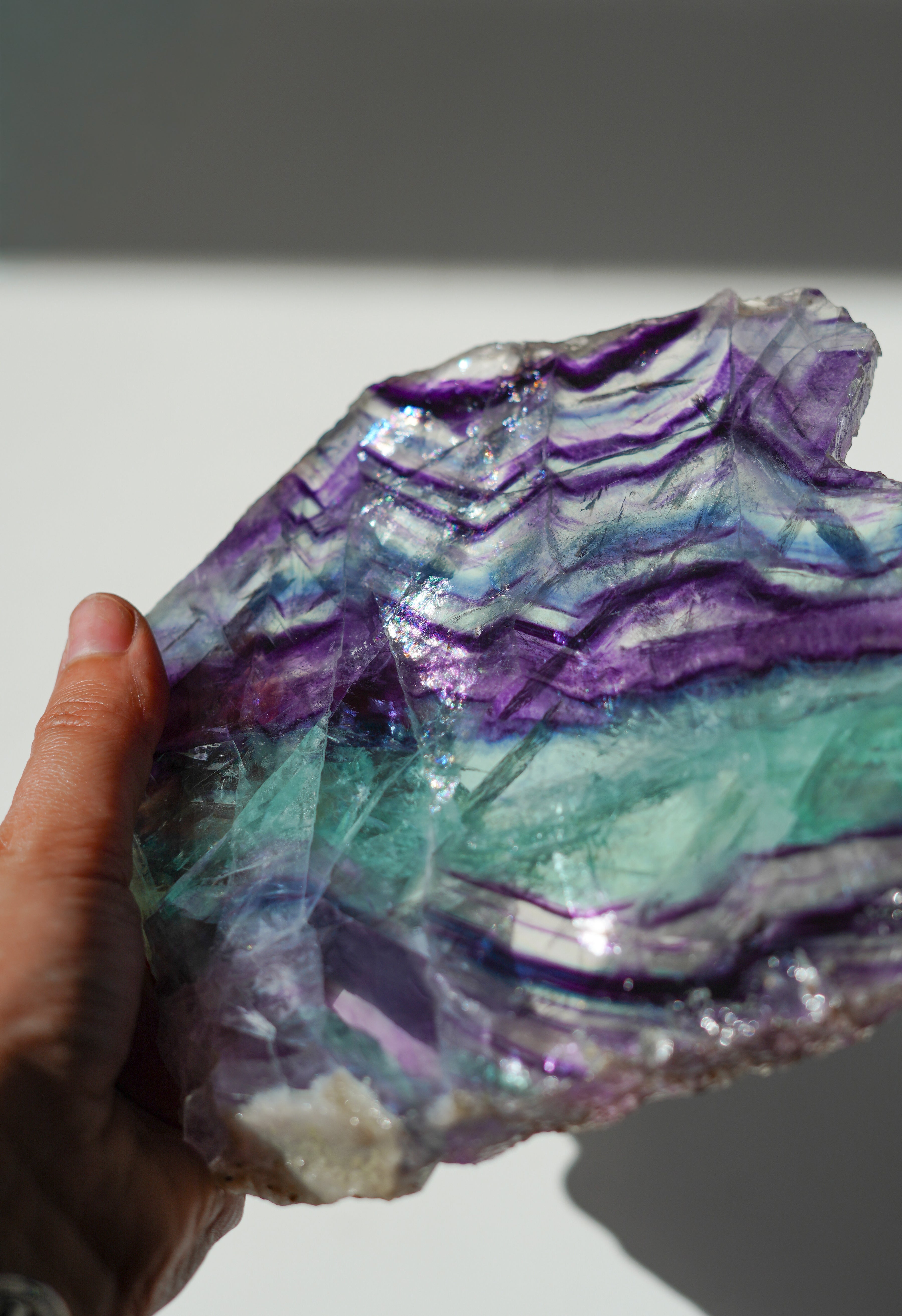 Pieza de Fluorita natural con arcoíris