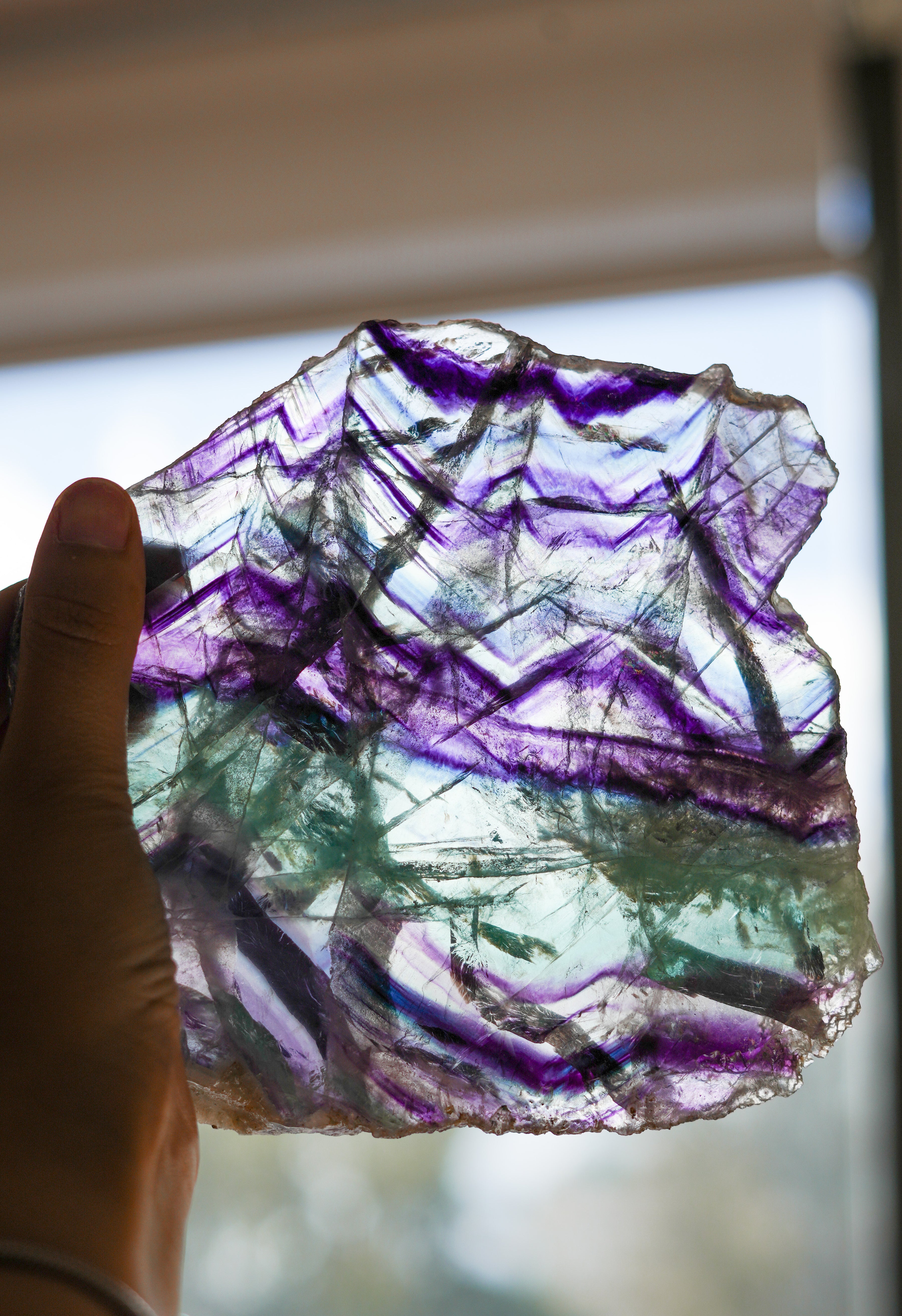 Pieza de Fluorita natural con arcoíris