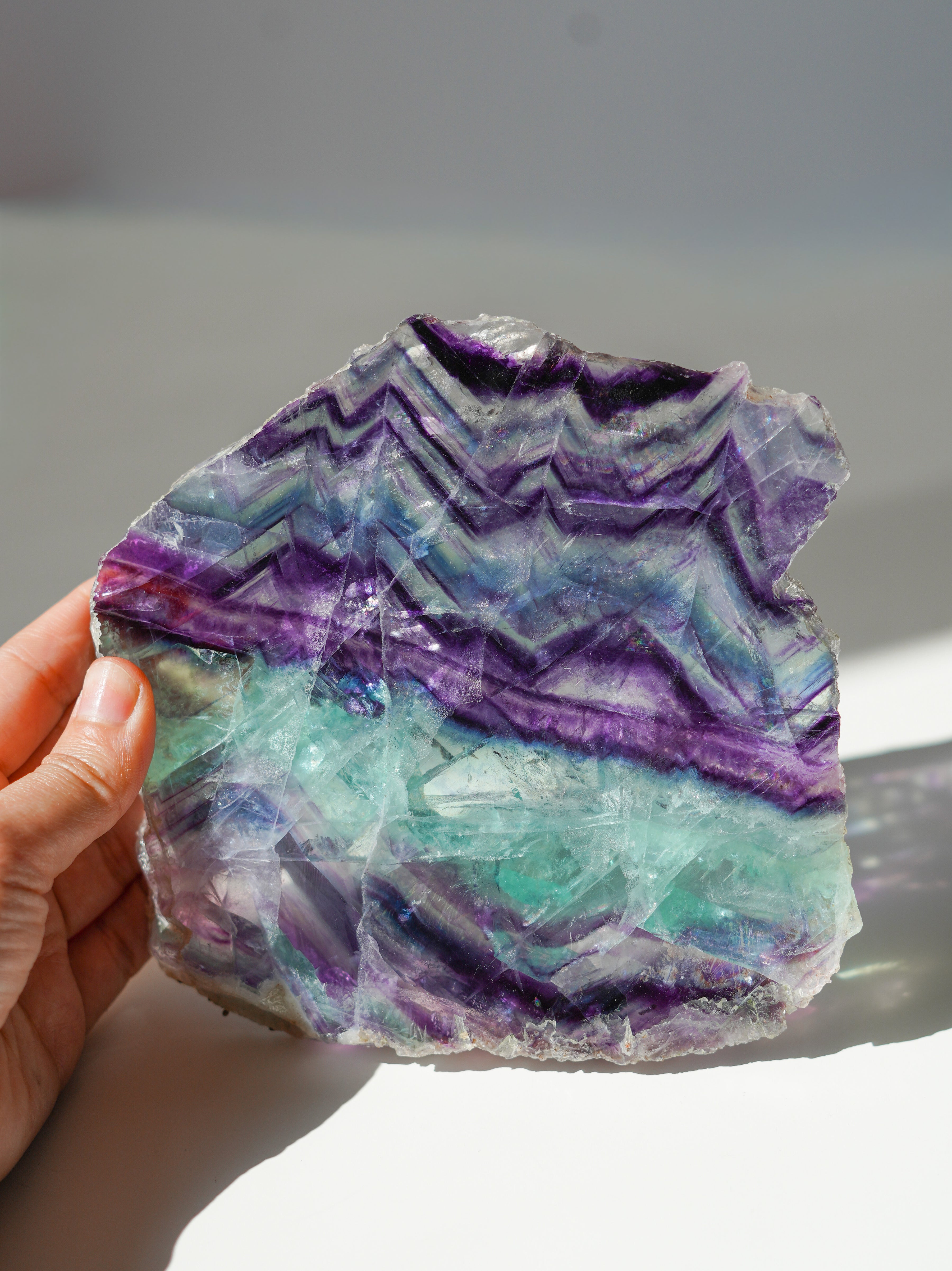 Pieza de Fluorita natural con arcoíris
