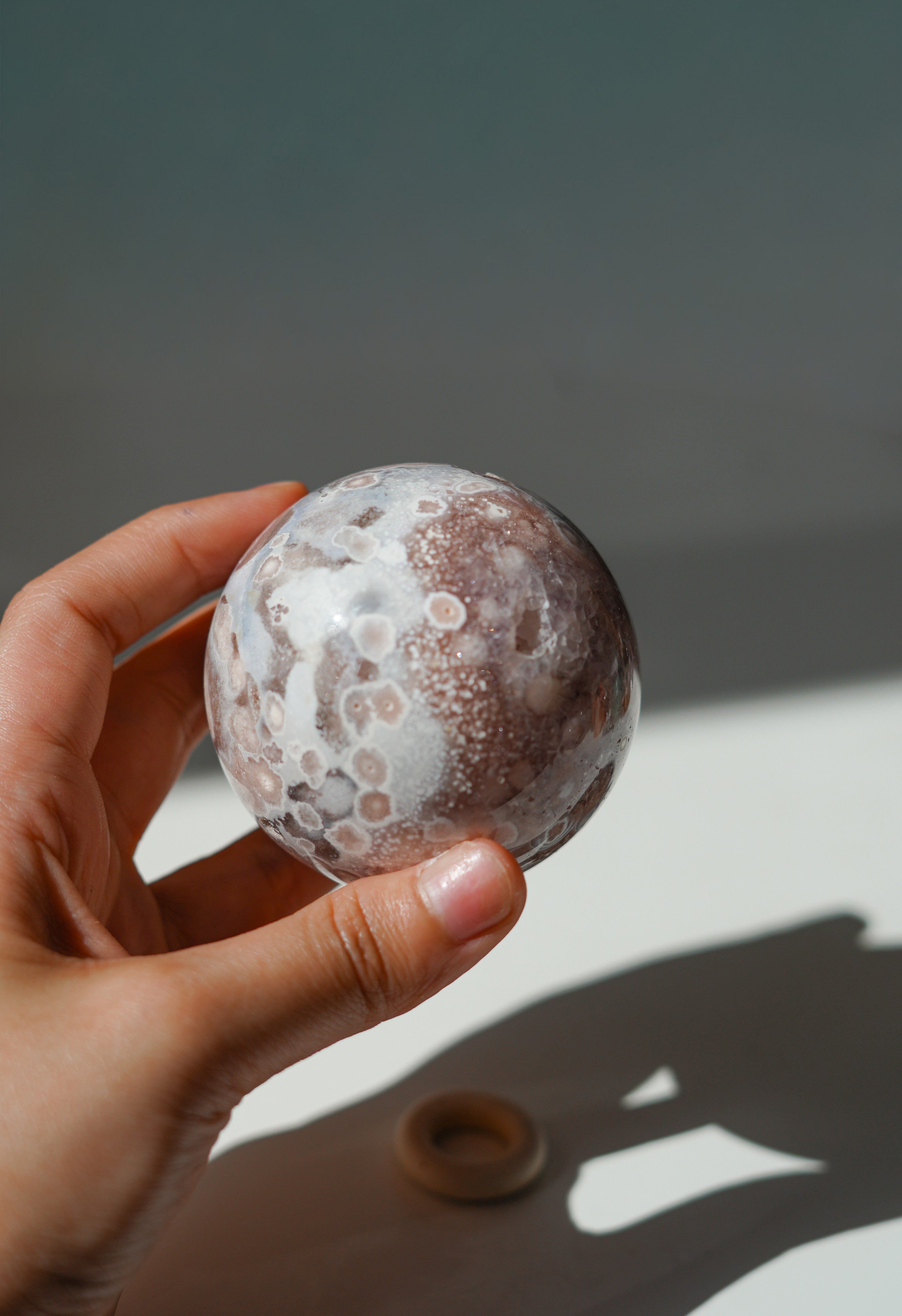 Esfera de Ágata con Amatista natural