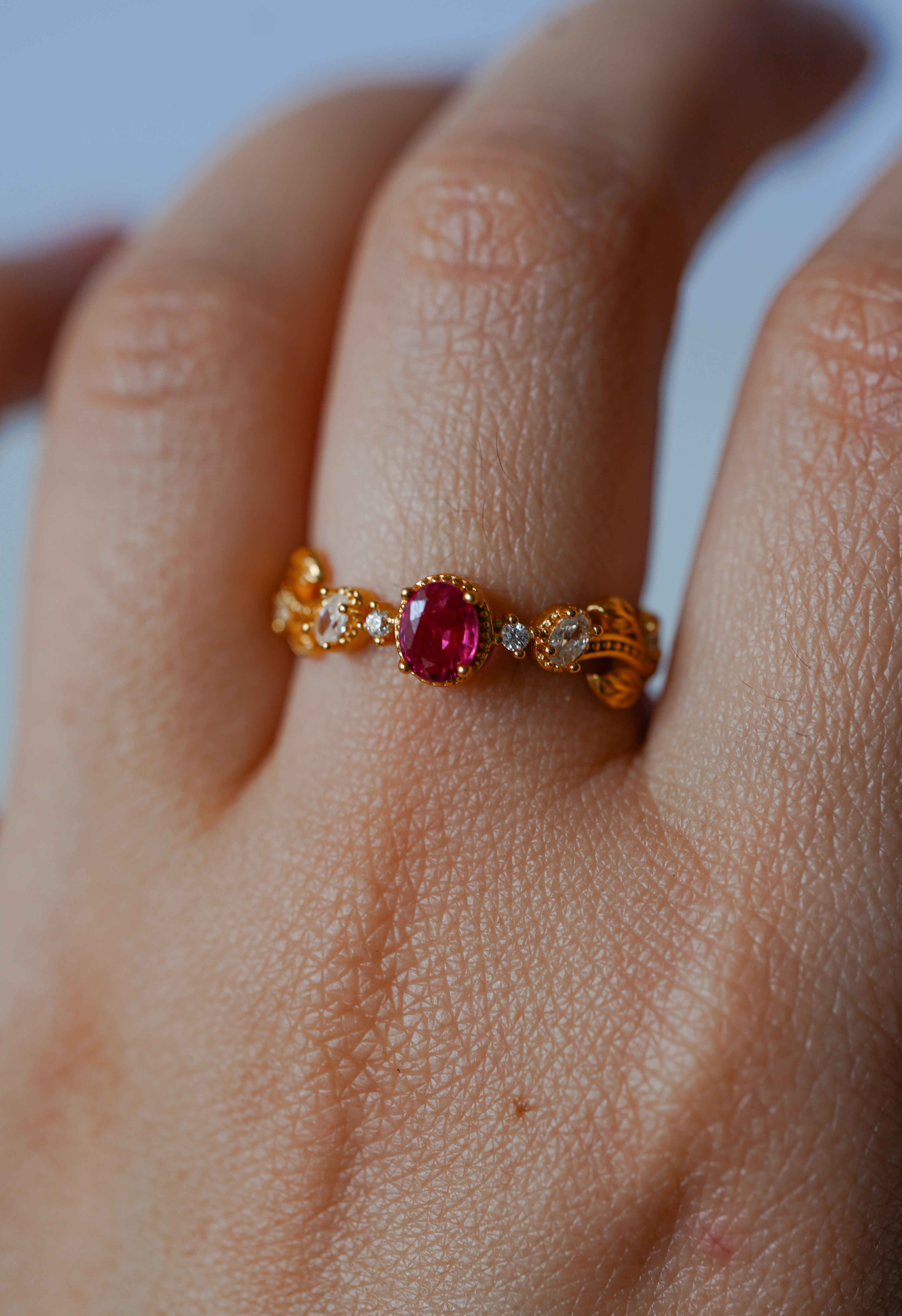 Anillo de Rubí en plata 925 bañada en oro