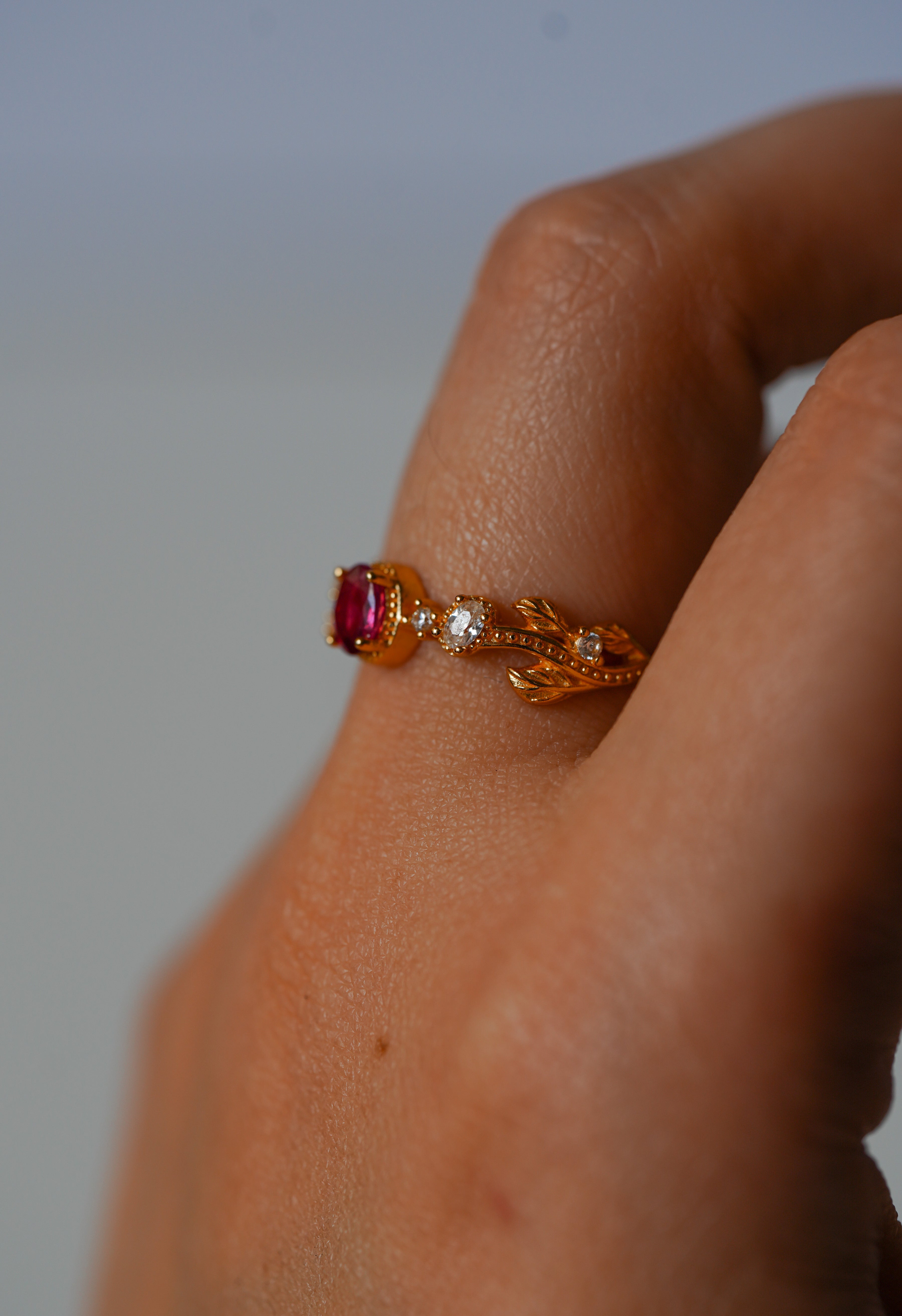Anillo de Rubí en plata 925 bañada en oro