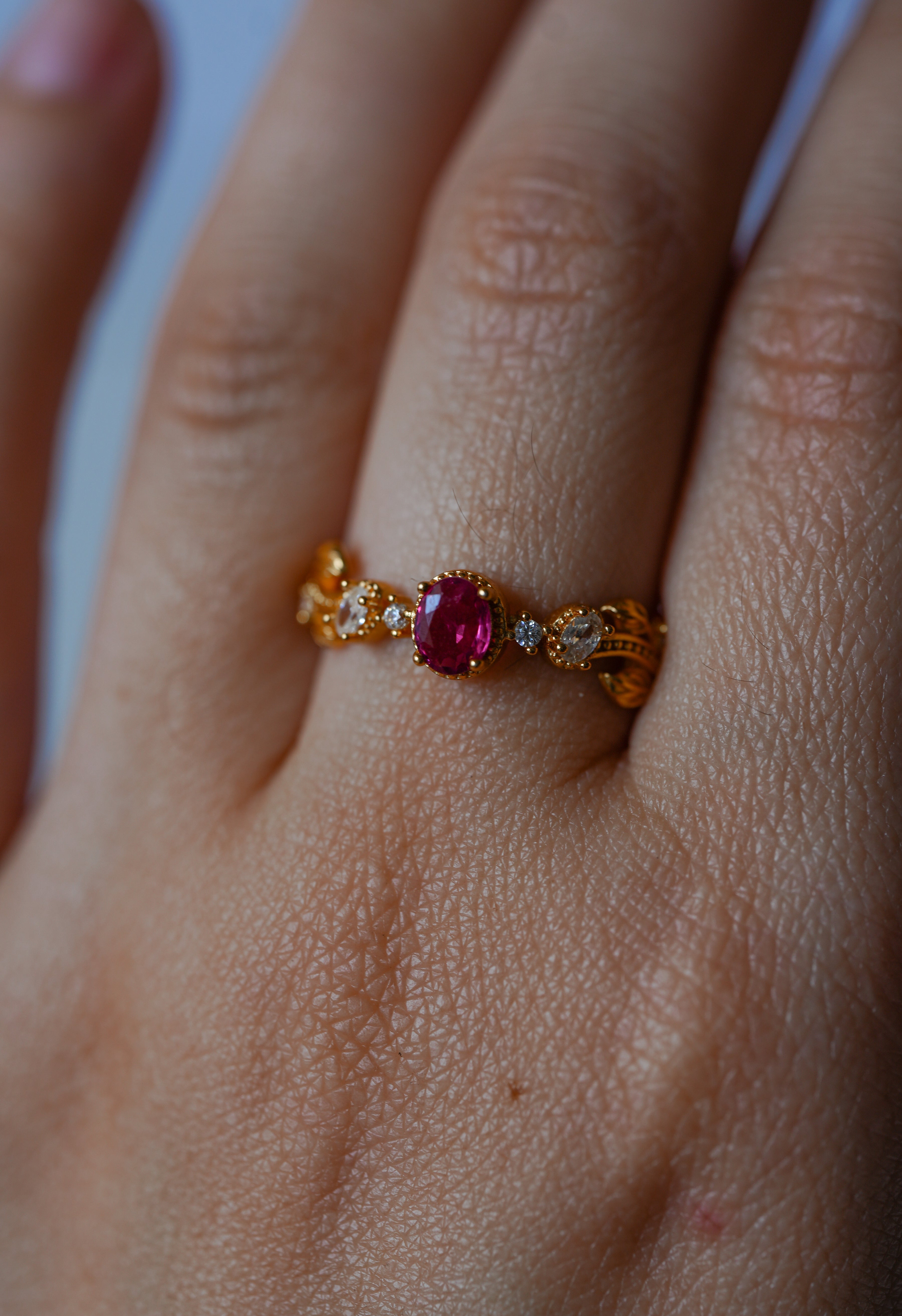 Anillo de Rubí en plata 925 bañada en oro