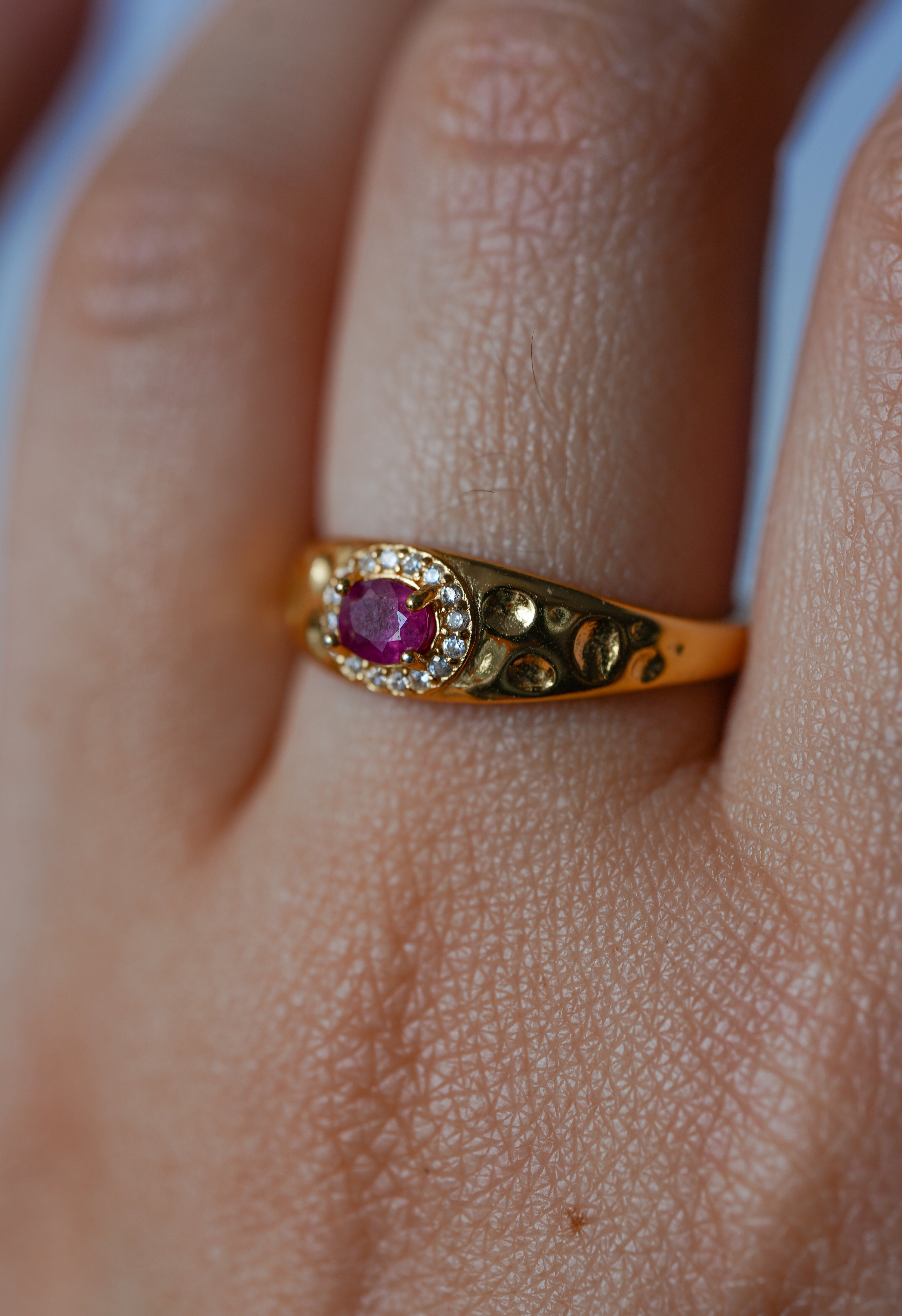 Anillo de Rubí en plata 925 bañada en oro