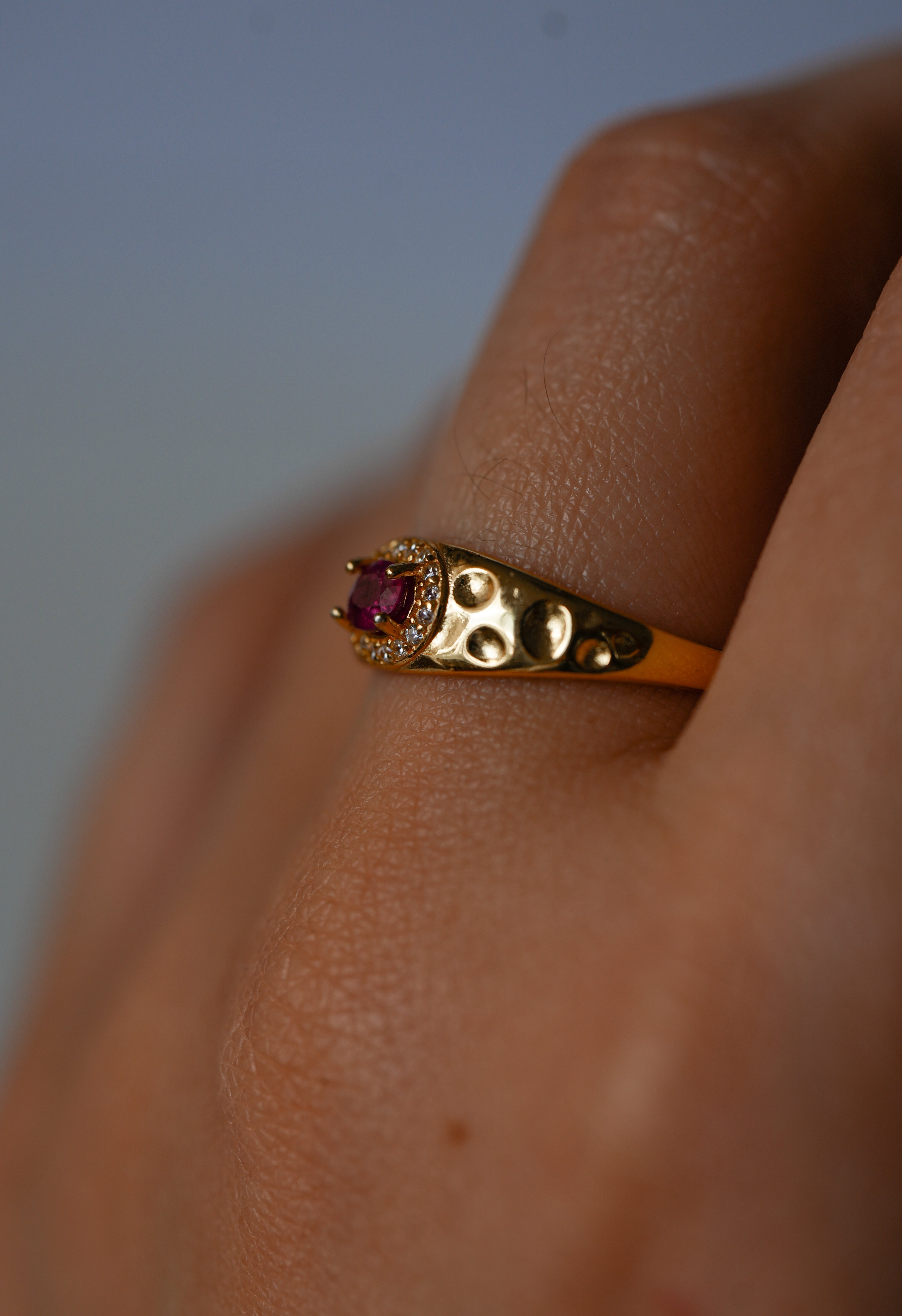 Anillo de Rubí en plata 925 bañada en oro