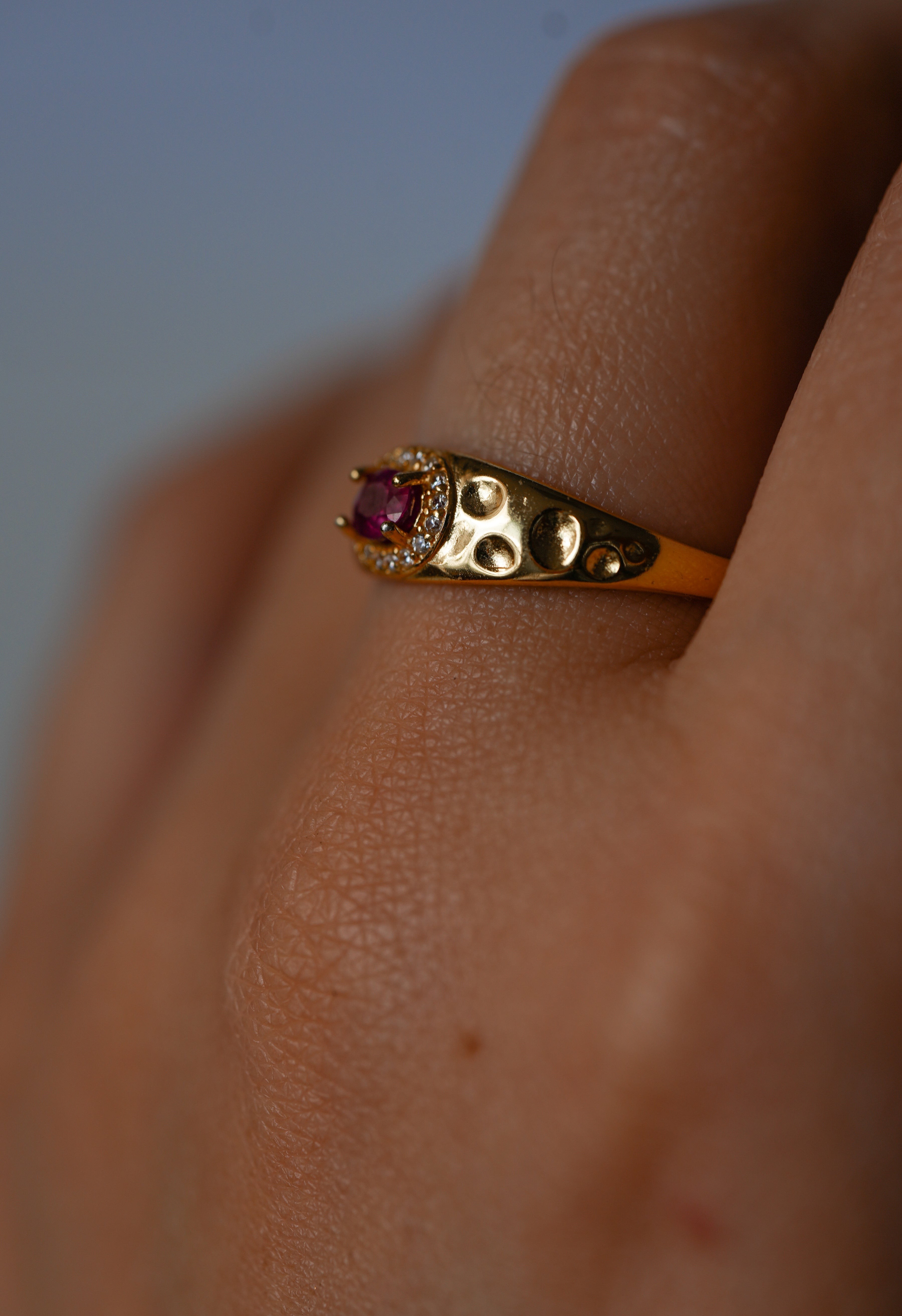 Anillo de Rubí en plata 925 bañada en oro