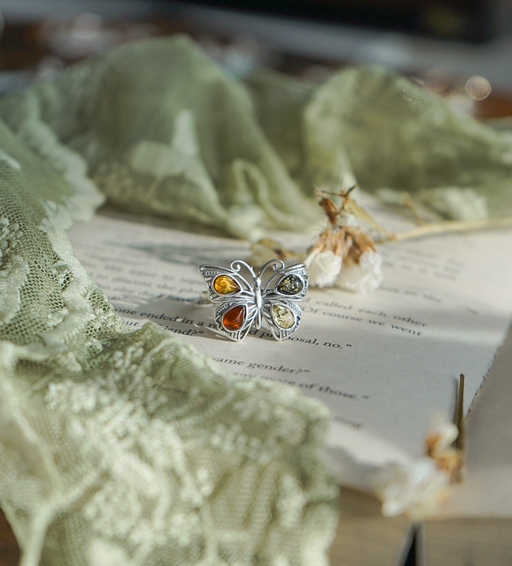 Anillo mariposa de ámbar y plata