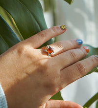 Anillo estrella de ámbar y plata