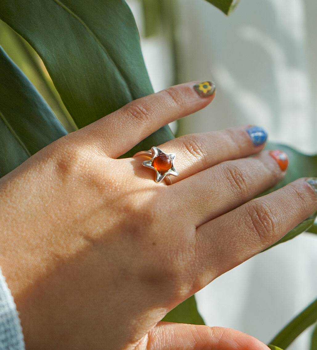 Anillo estrella de ámbar y plata