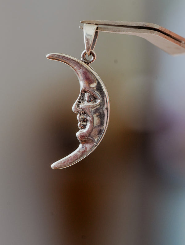 Abalorio de Plata con Luna