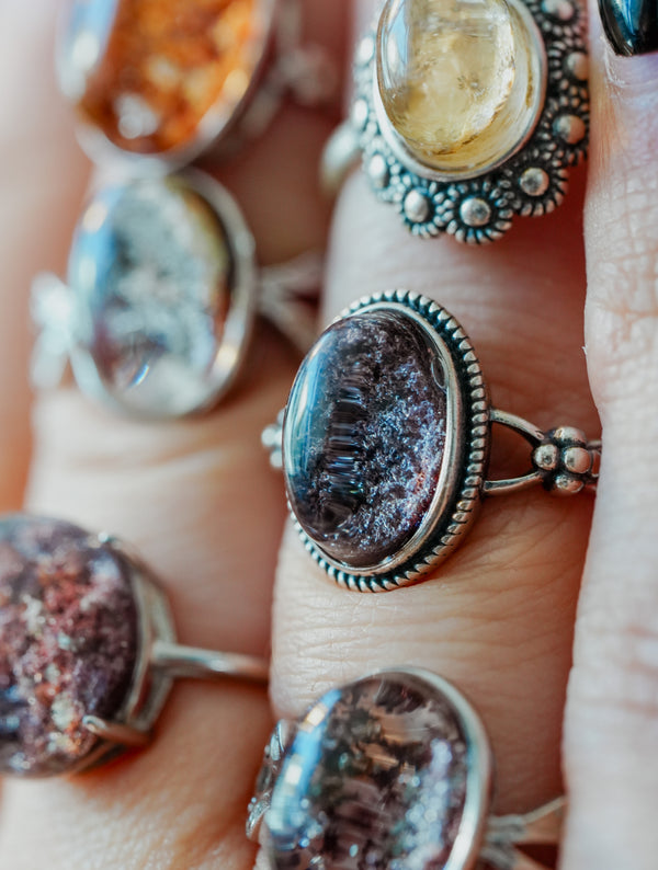 Anillo de Plata Adaptable con Cuarzo Chamánico