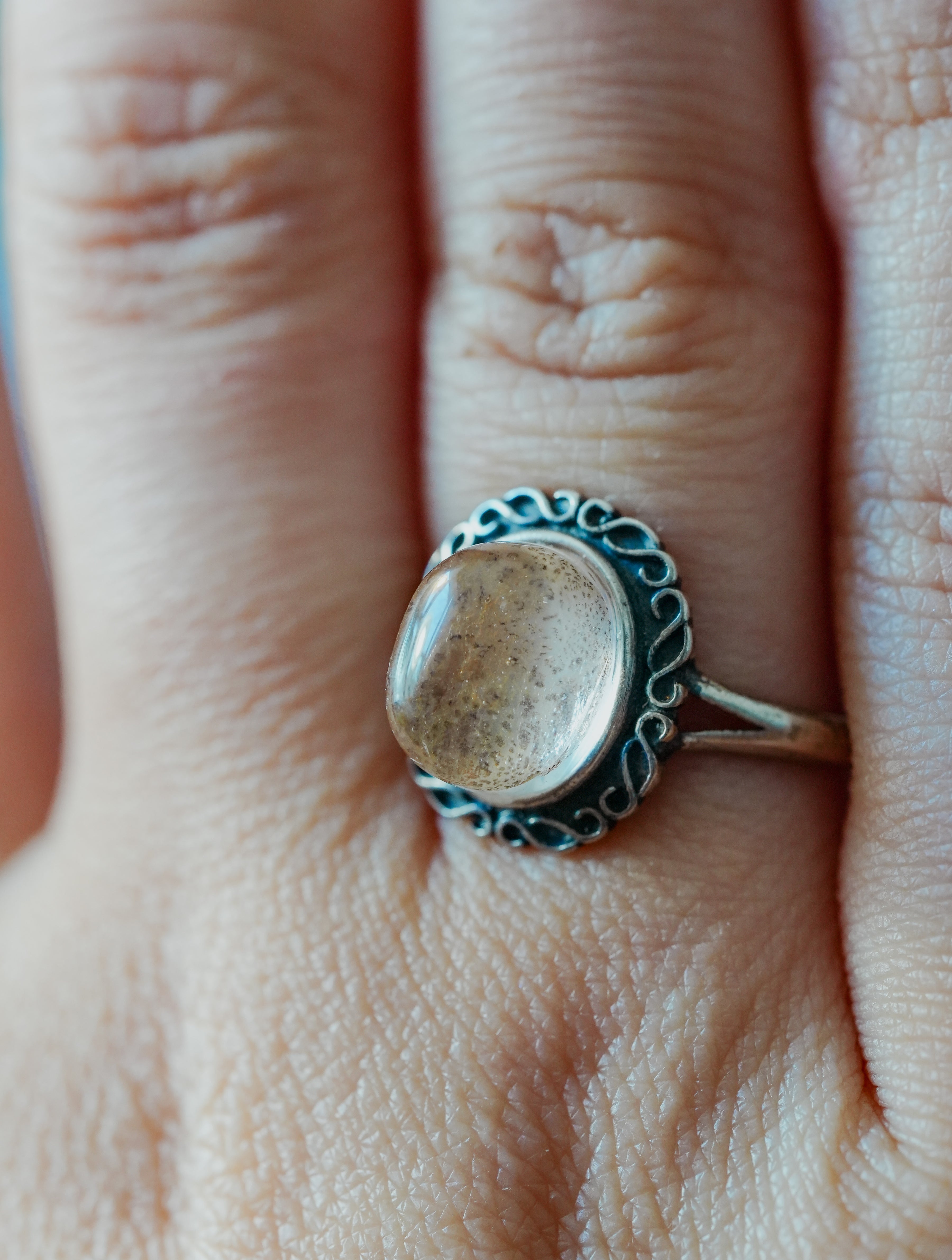 Anillo de Plata Adaptable con Cuarzo Chamánico