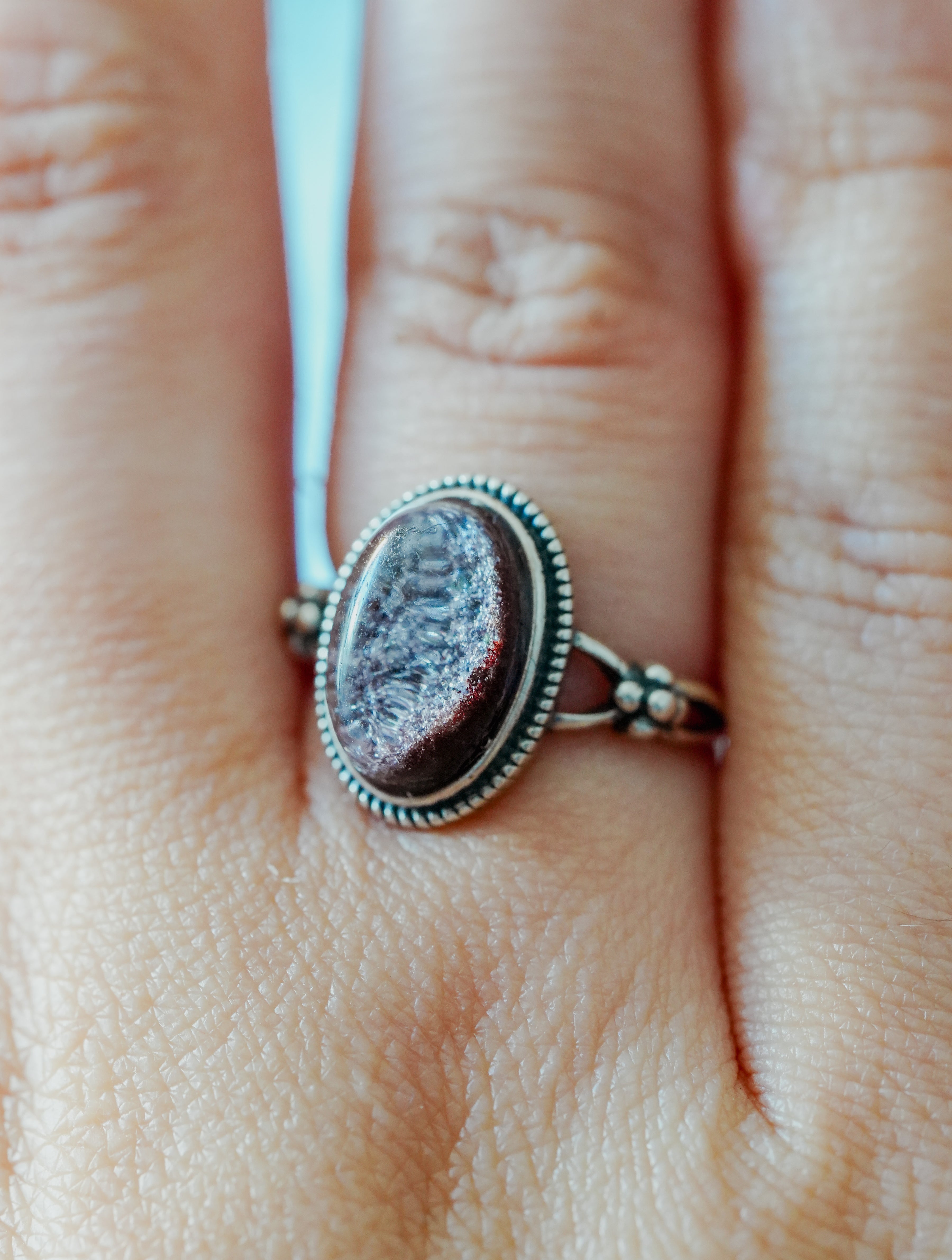 Anillo de Plata Adaptable con Cuarzo Chamánico