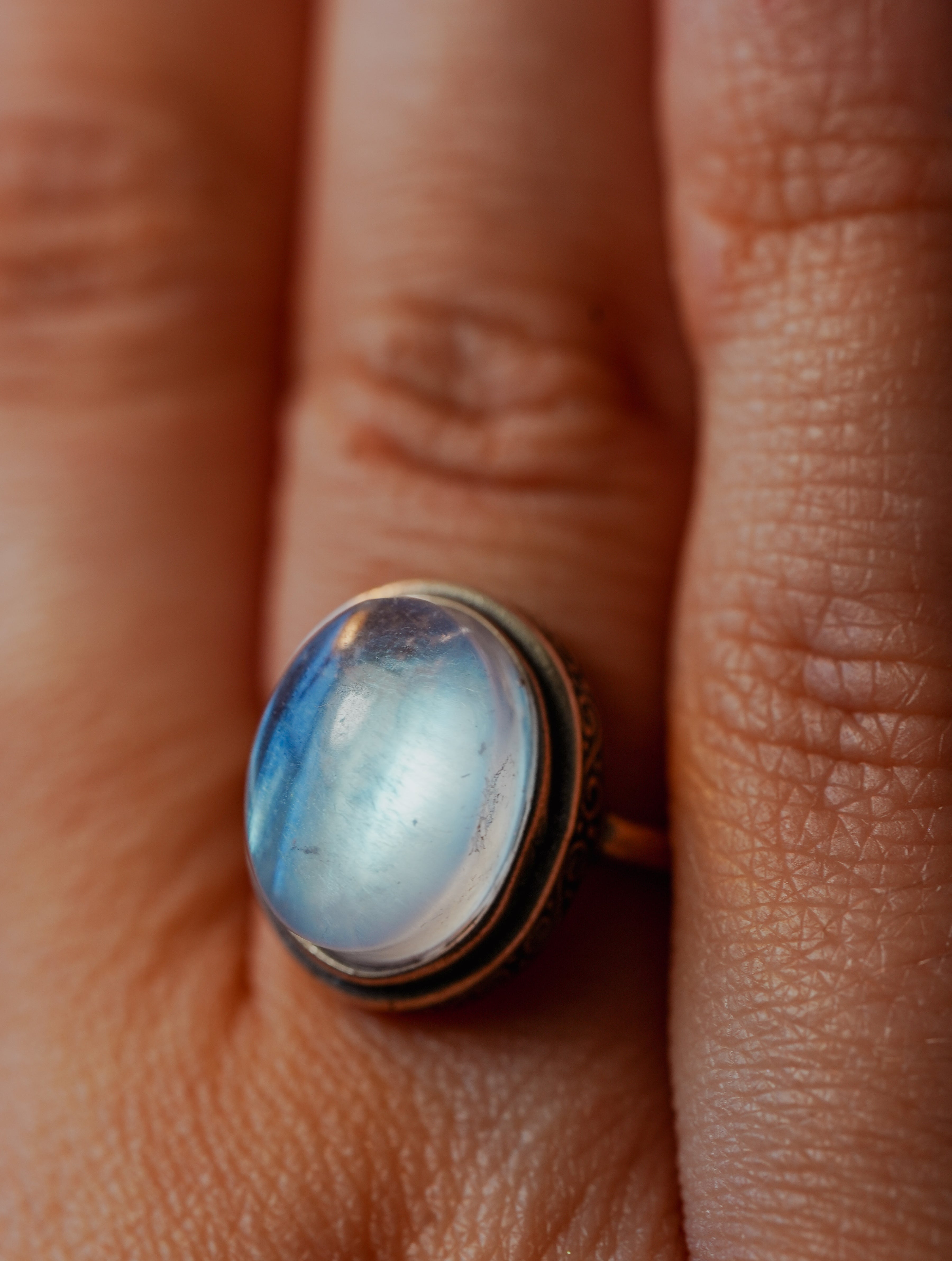 Anillo de Plata Adaptable con Piedra Luna