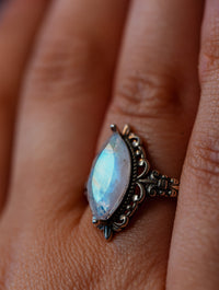 Anillo de Plata Adaptable con Piedra Luna