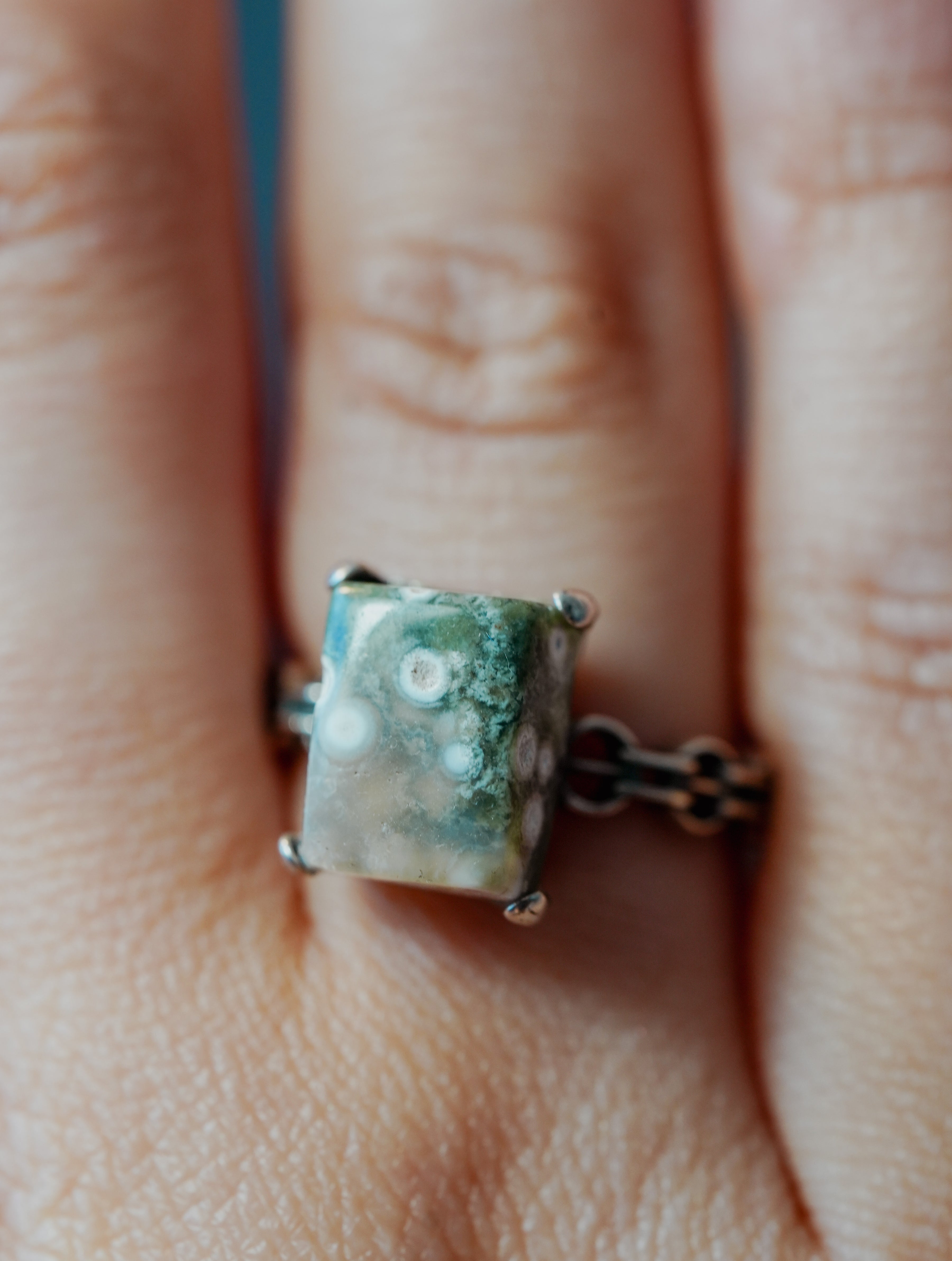Anillo de Plata Adaptable con Jaspe Océano