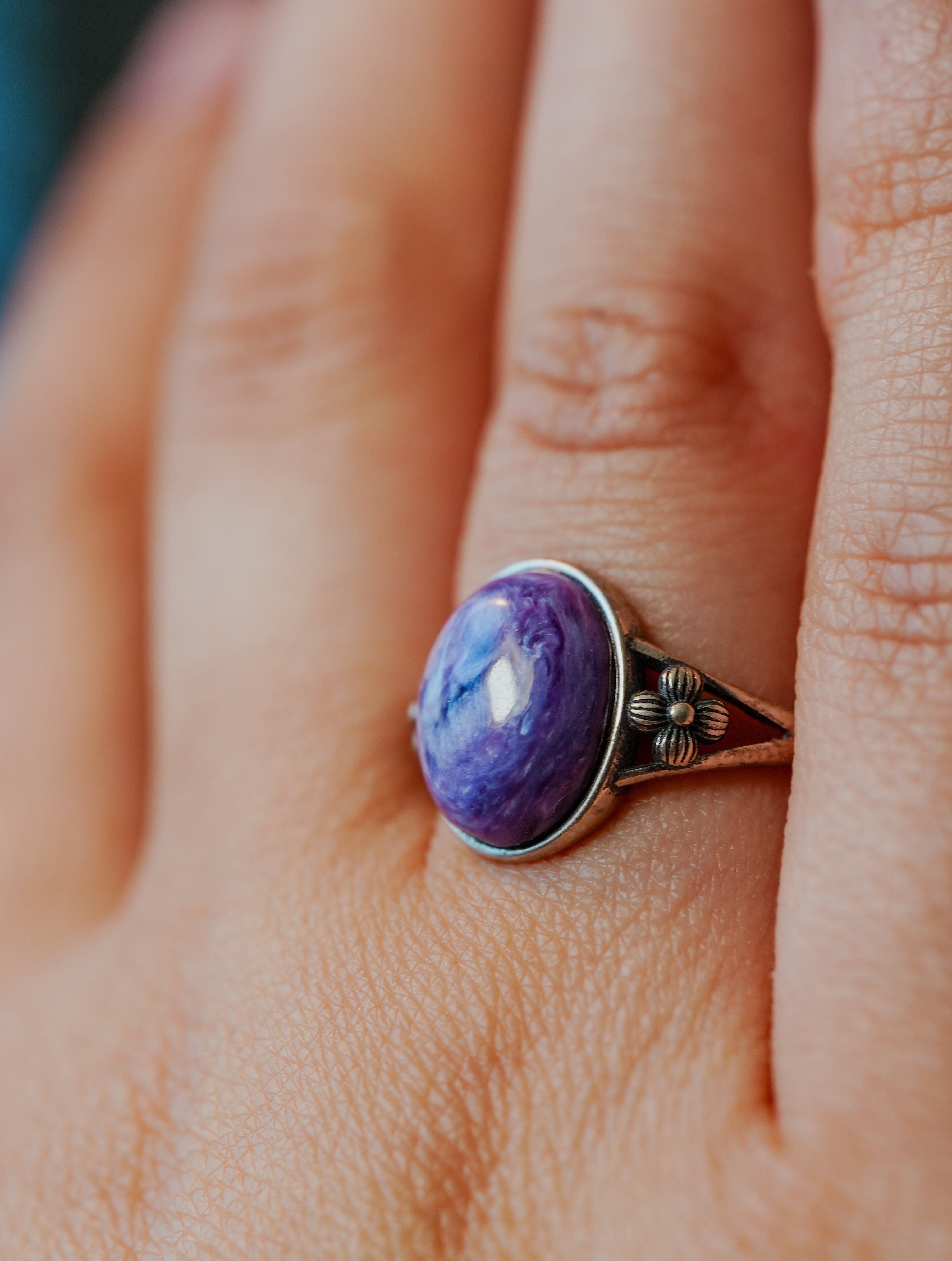 Anillo de Plata Adaptable con Charoita