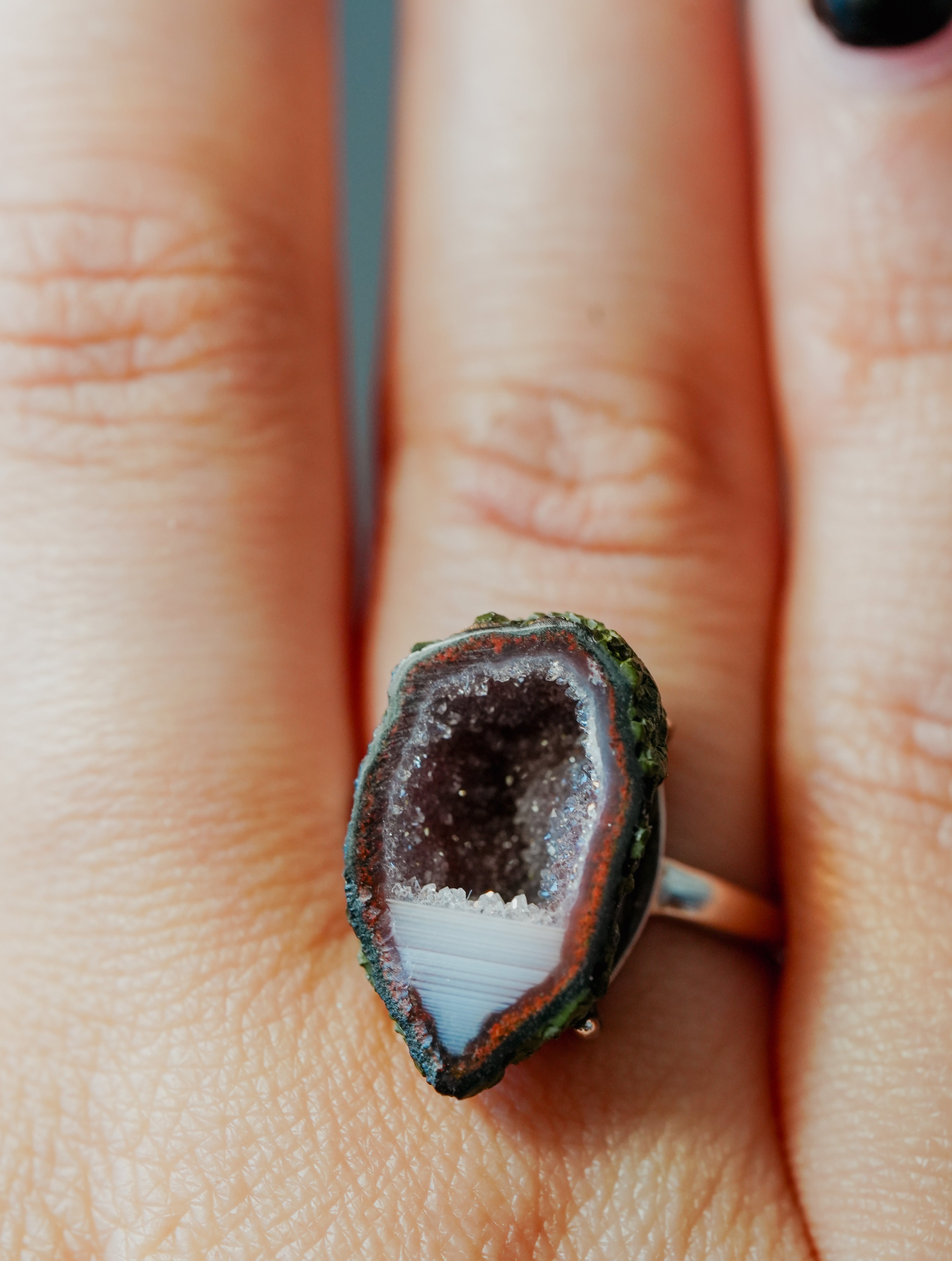 Anillo de Plata Adaptable con Geodino Aleatorio