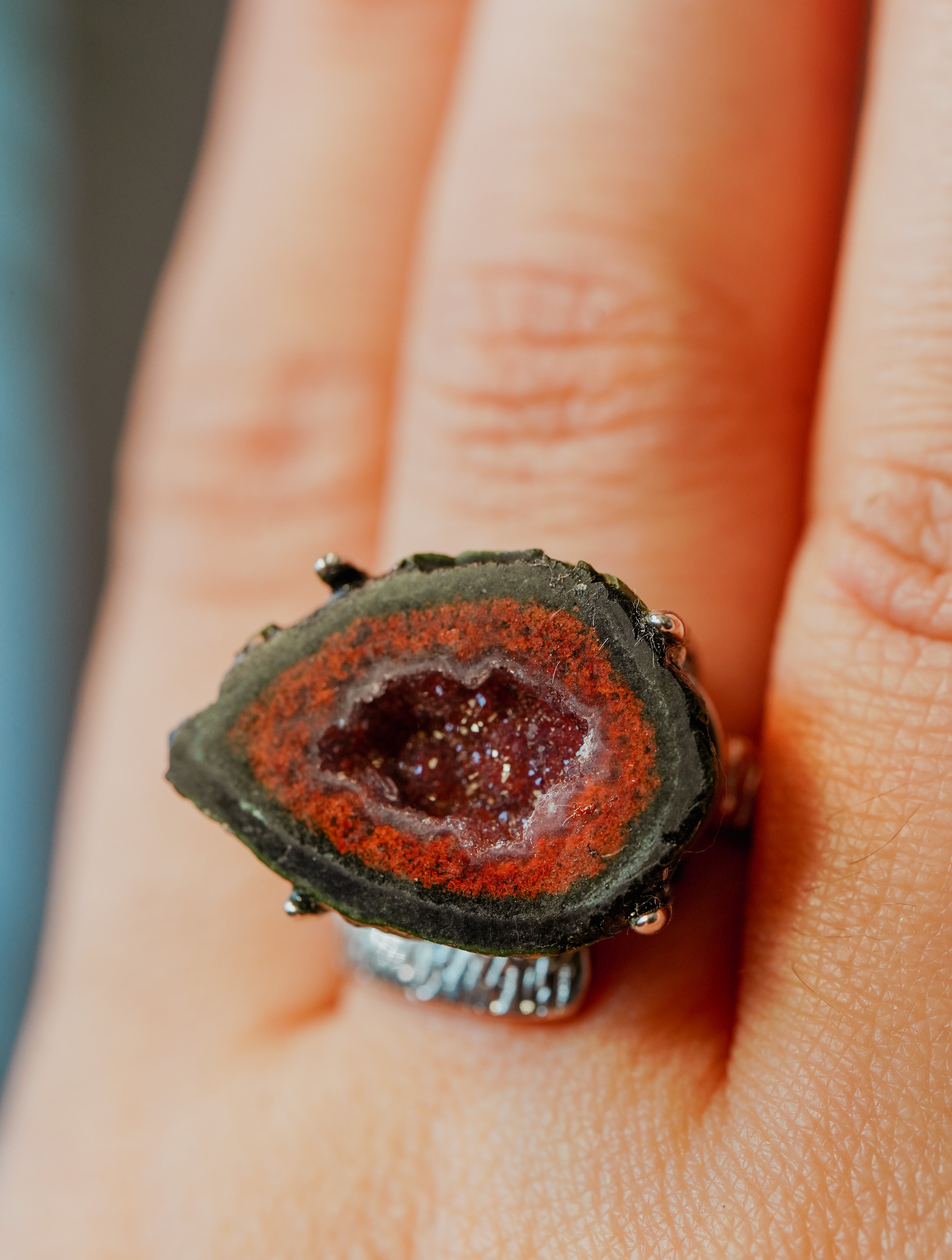 Anillo de Plata Adaptable con Geodino Aleatorio