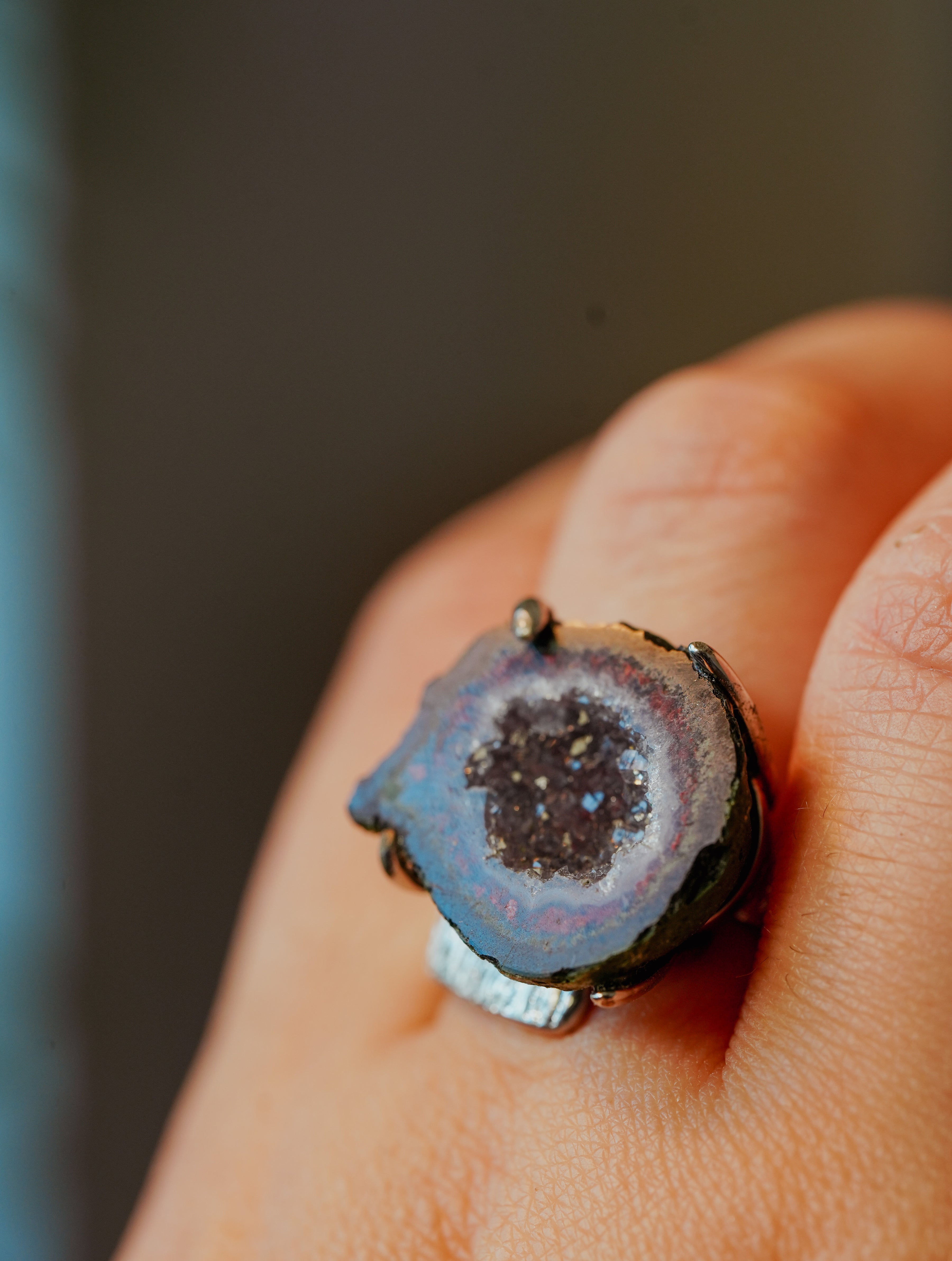 Anillo de Plata Adaptable con Geodino Aleatorio