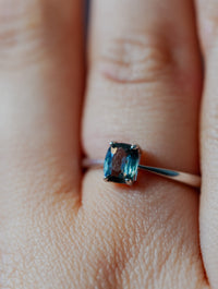 Anillo de Plata Adaptable con Espinela Azul