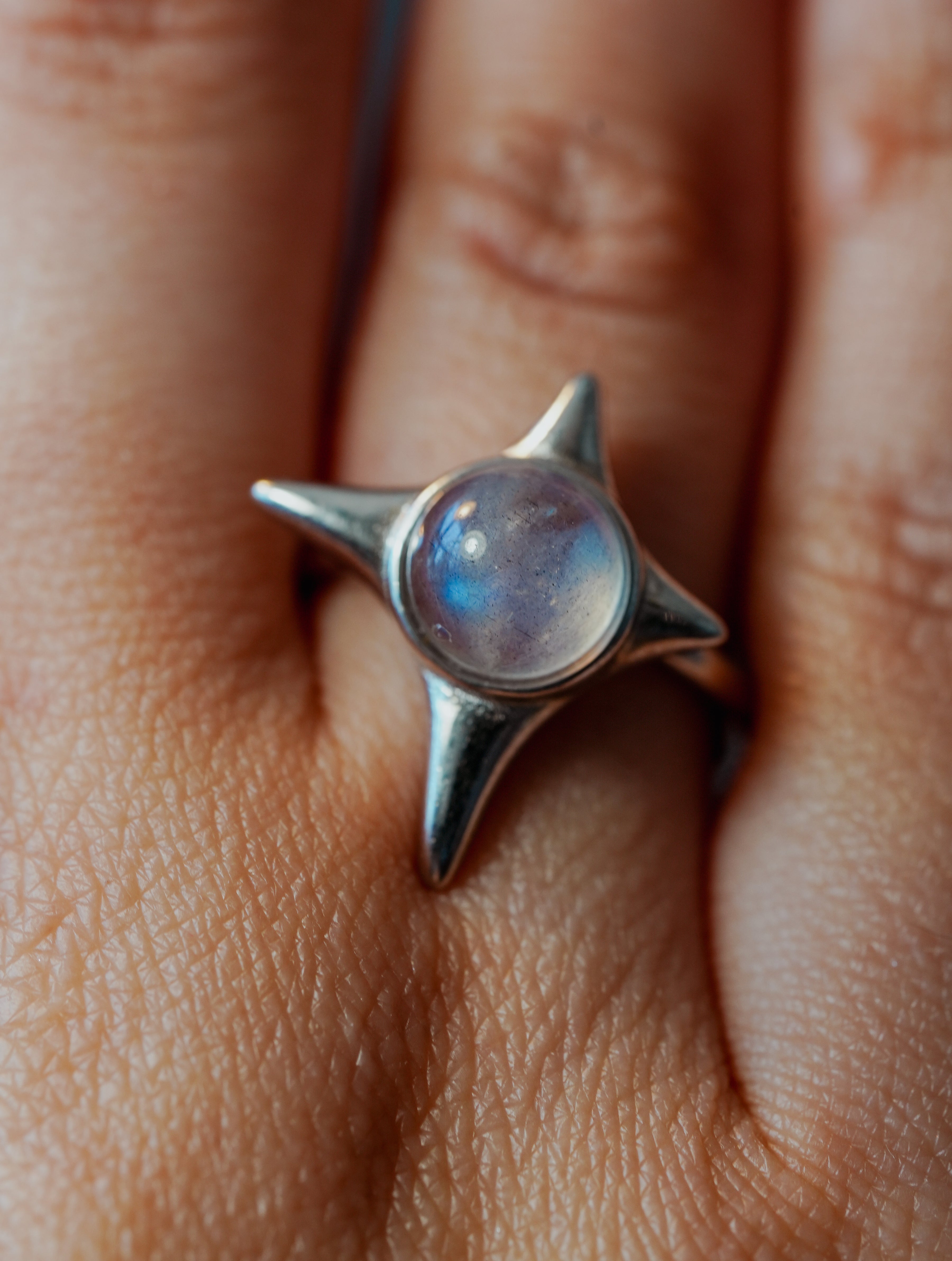 Anillo de Plata Adaptable con Piedra Luna