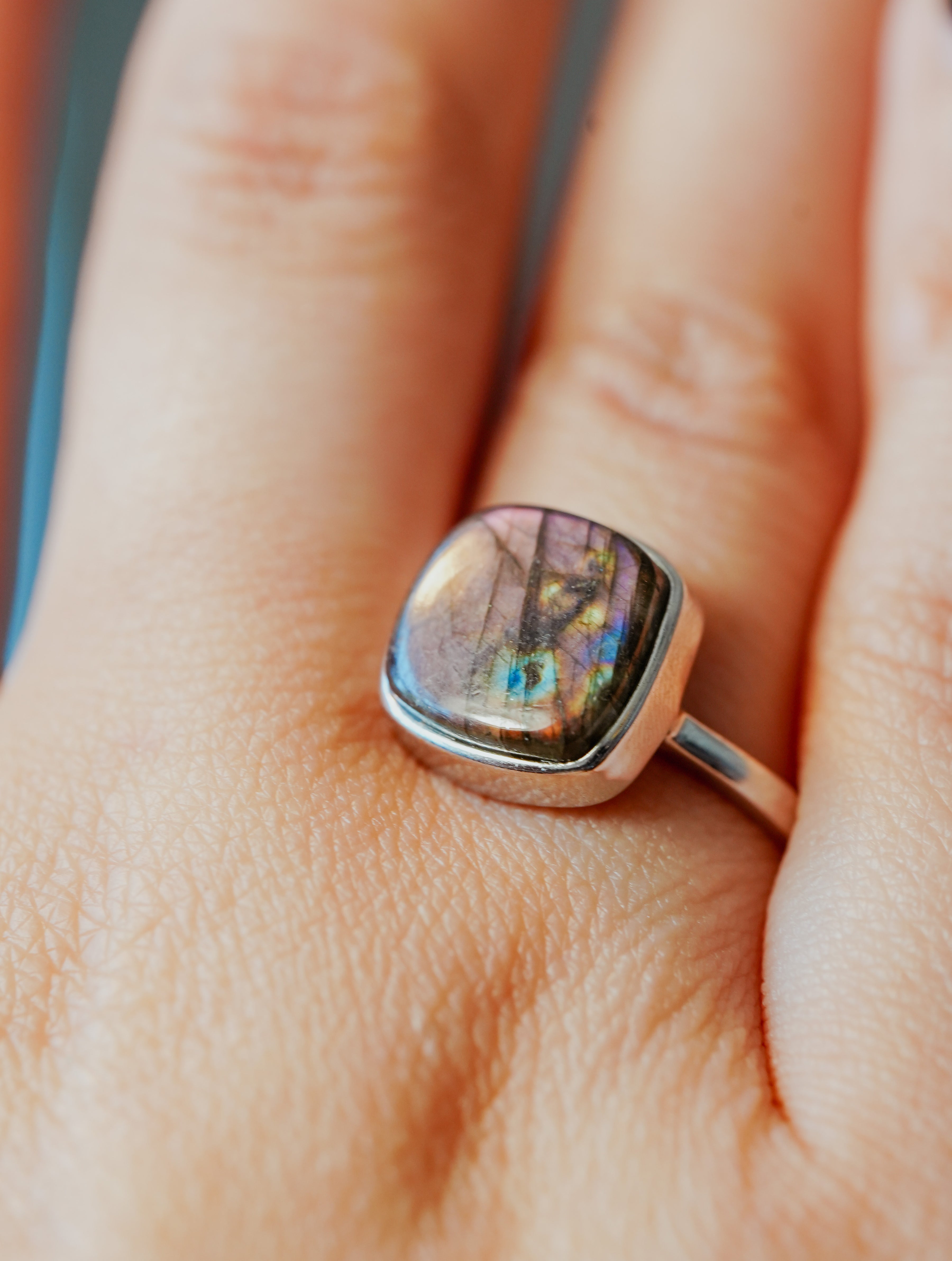Anillo de Plata Adaptable con Labradorita