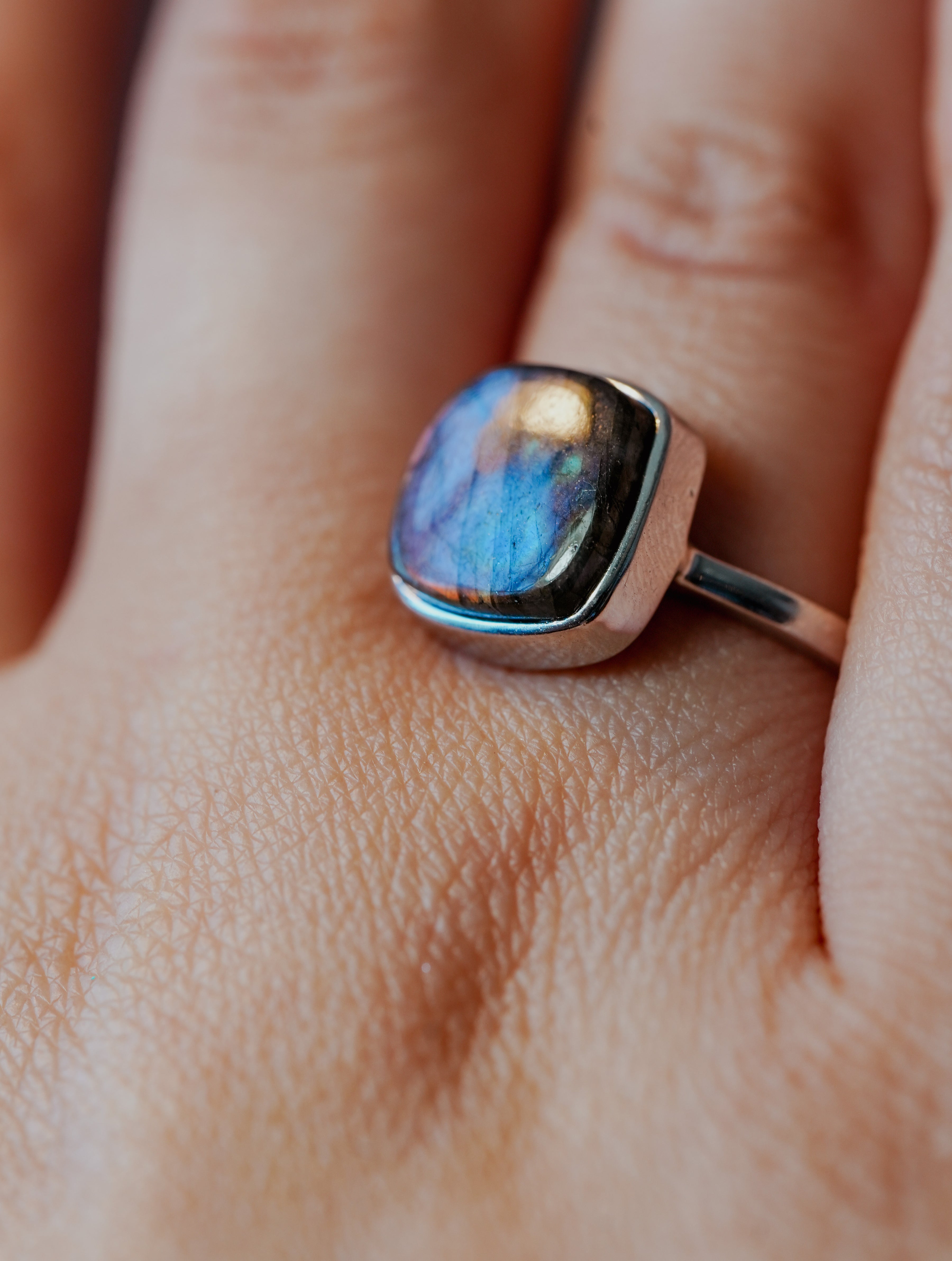 Anillo de Plata Adaptable con Labradorita