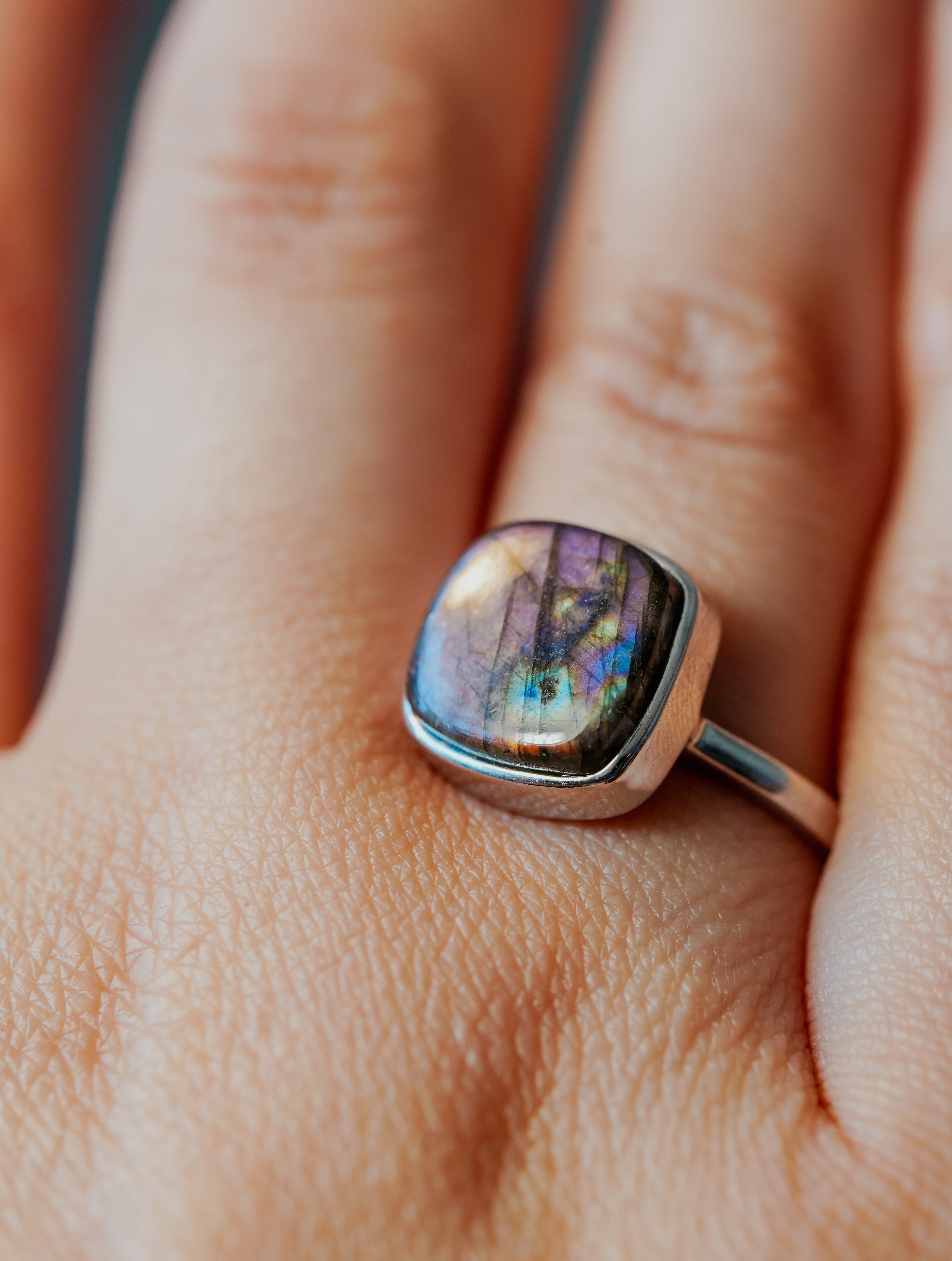 Anillo de Plata Adaptable con Labradorita