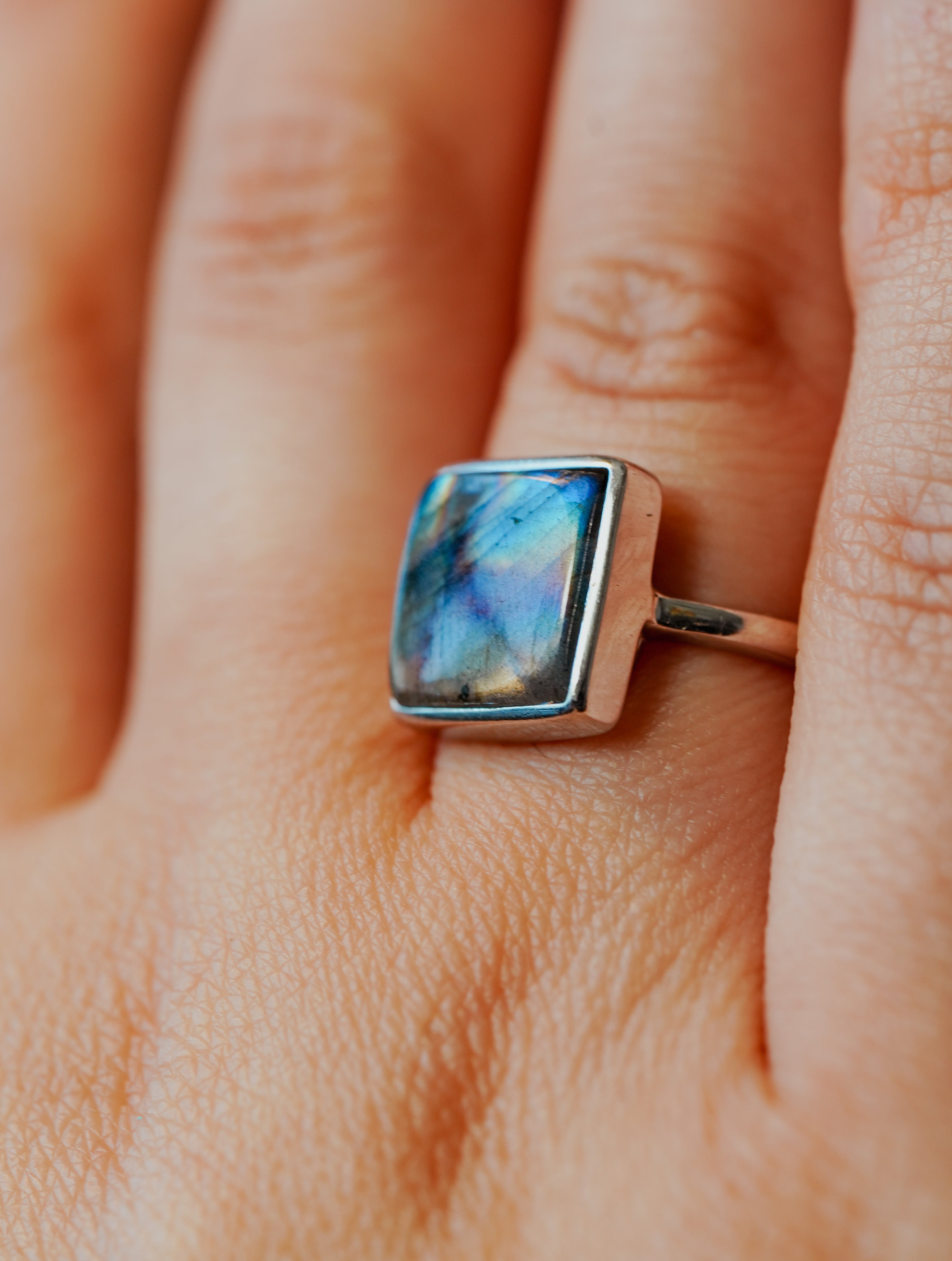 Anillo de Plata Adaptable con Labradorita