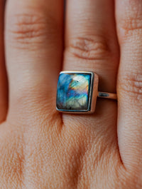 Anillo de Plata Adaptable con Labradorita