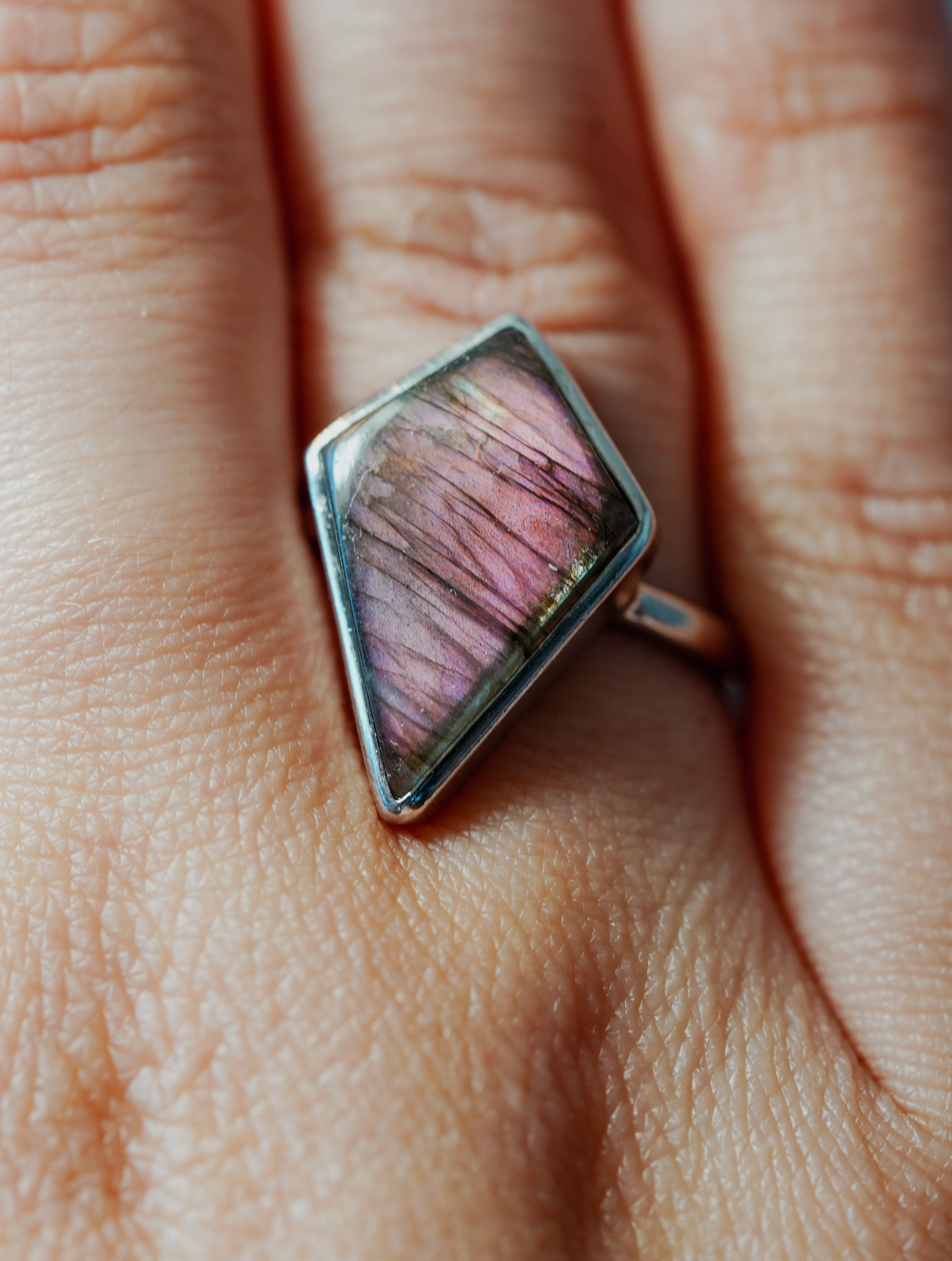Anillo de Plata Adaptable con Labradorita