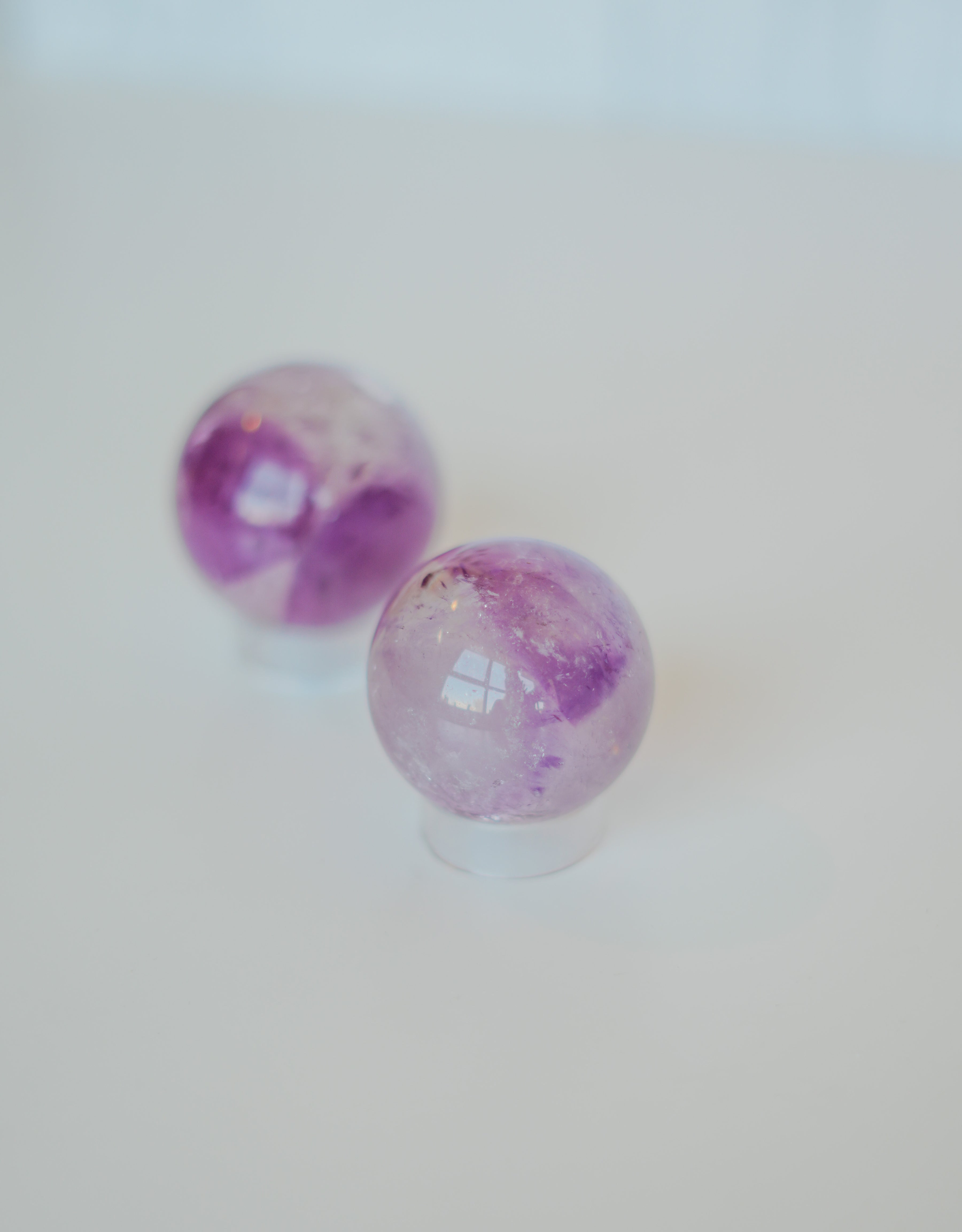 Esfera de amatista con cuarzo