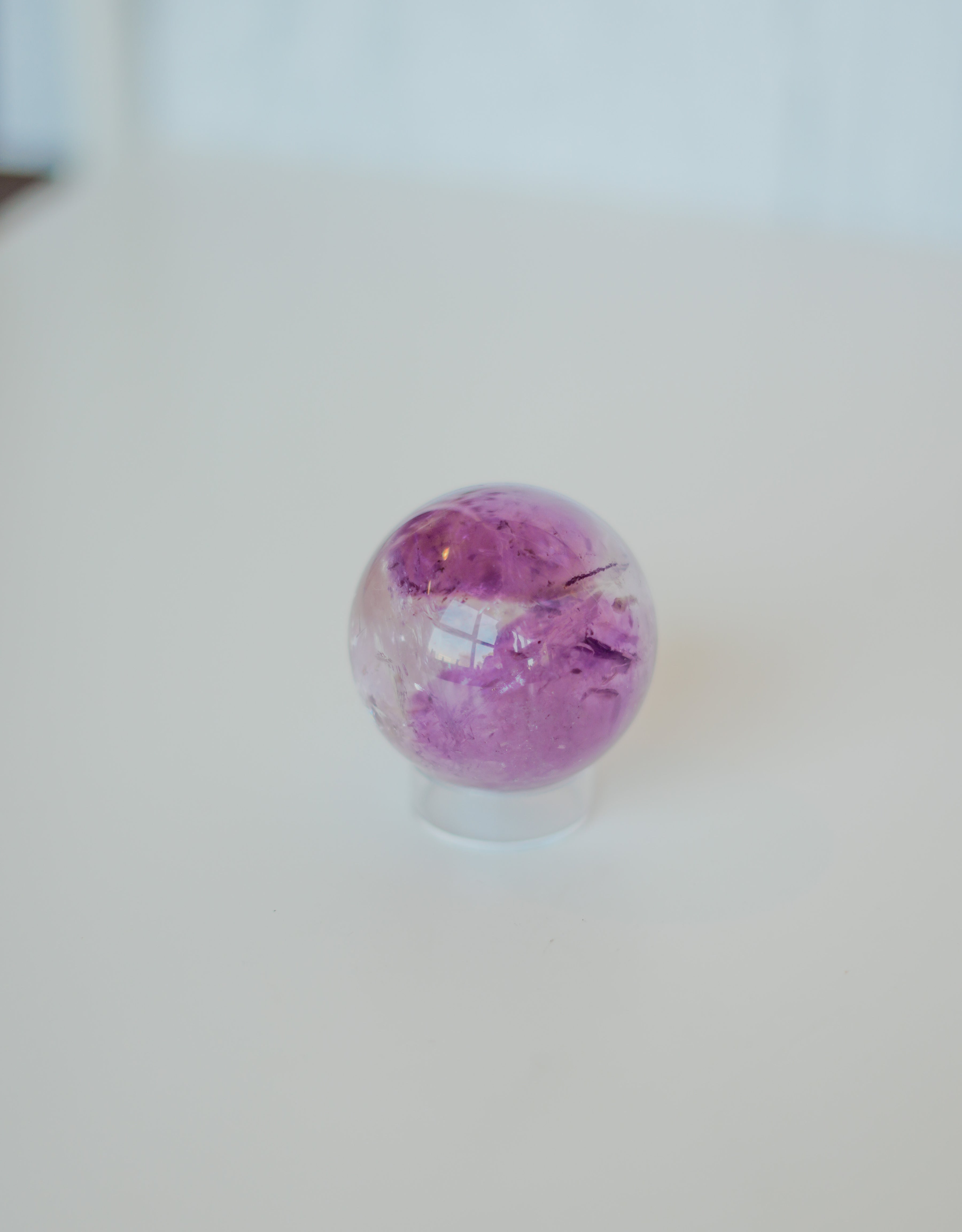 Esfera de amatista con cuarzo