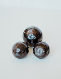 Esfera de obsidiana plateada en forma de luna llena