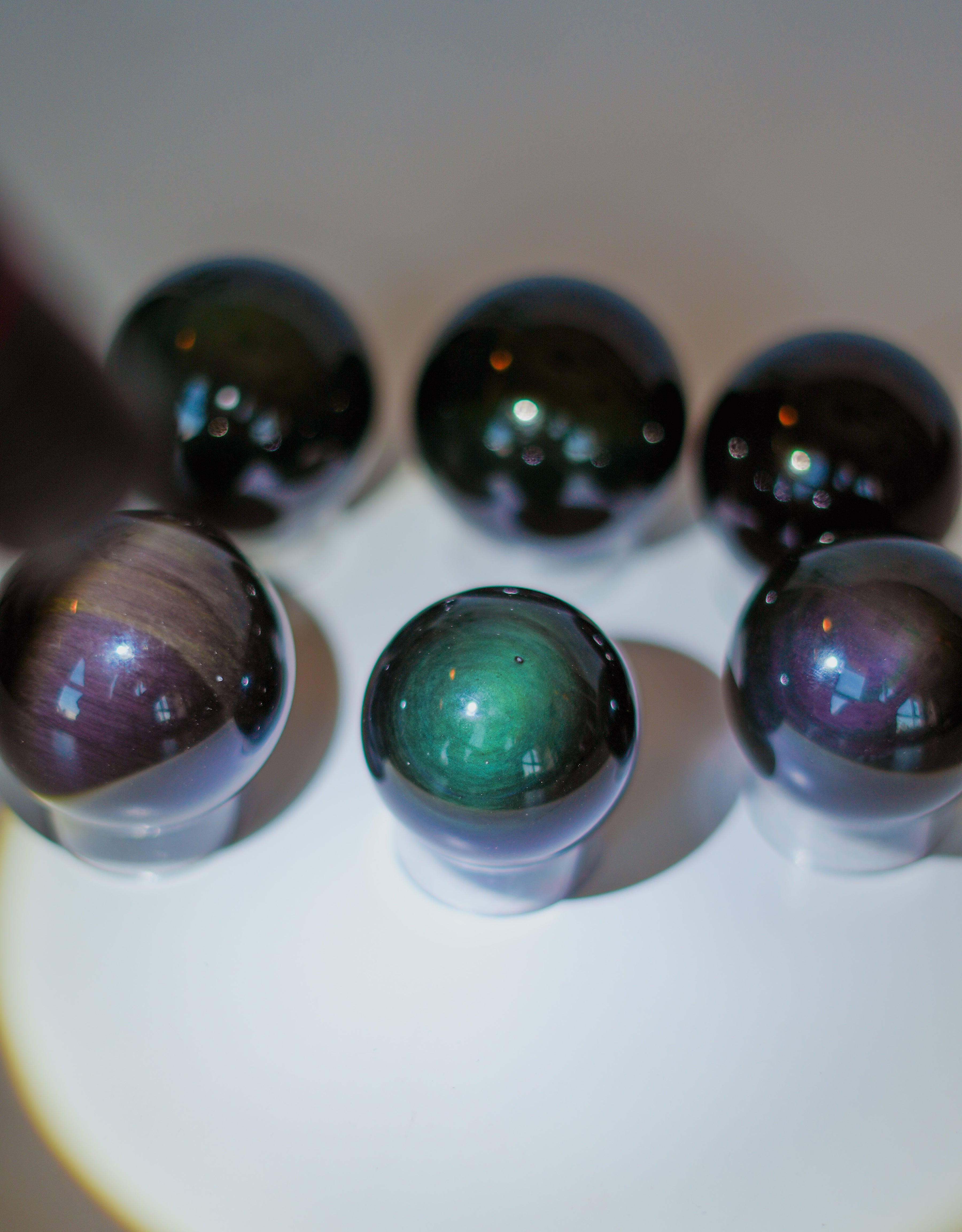 Esfera de obsidiana arcoíris