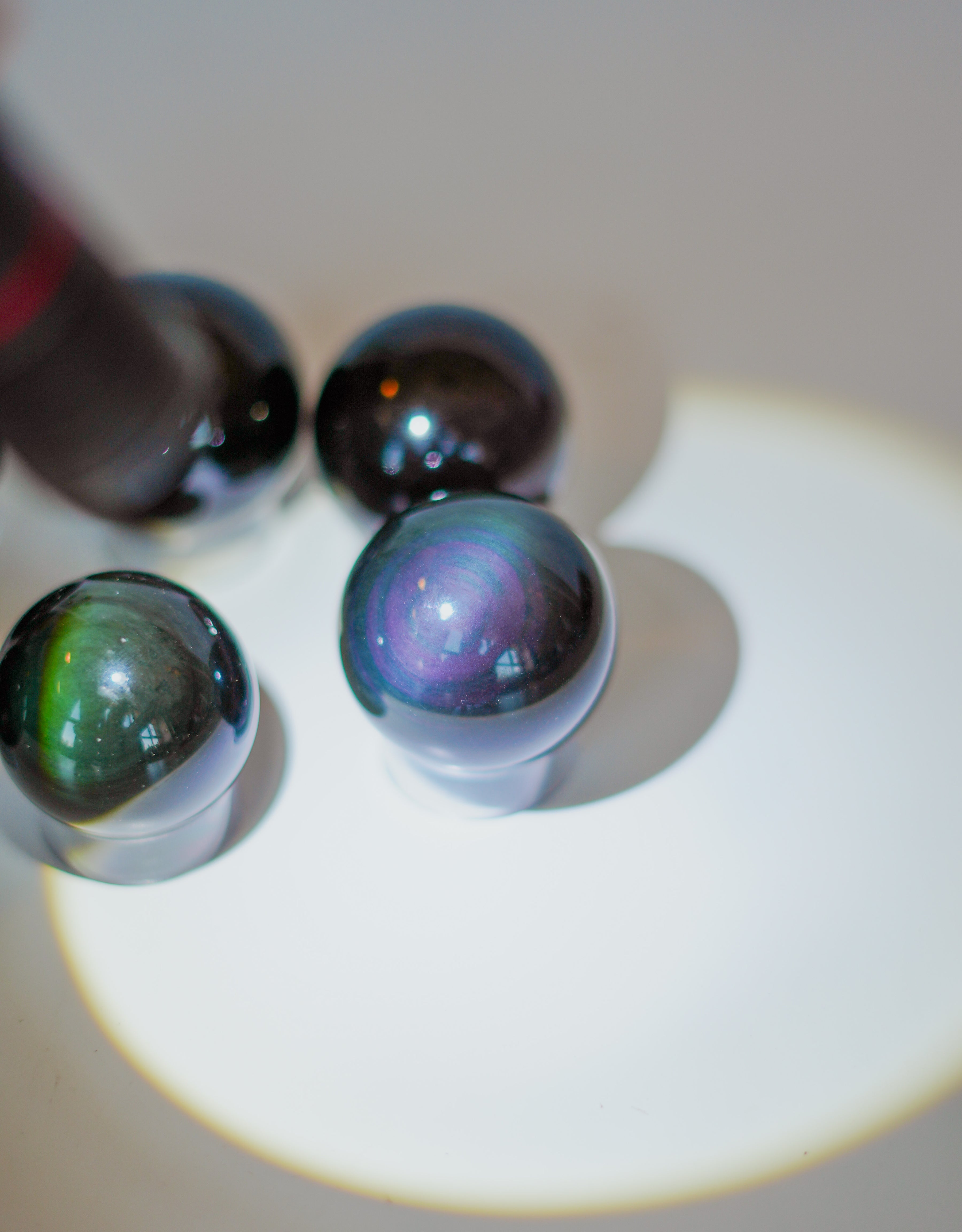 Esfera de obsidiana arcoíris