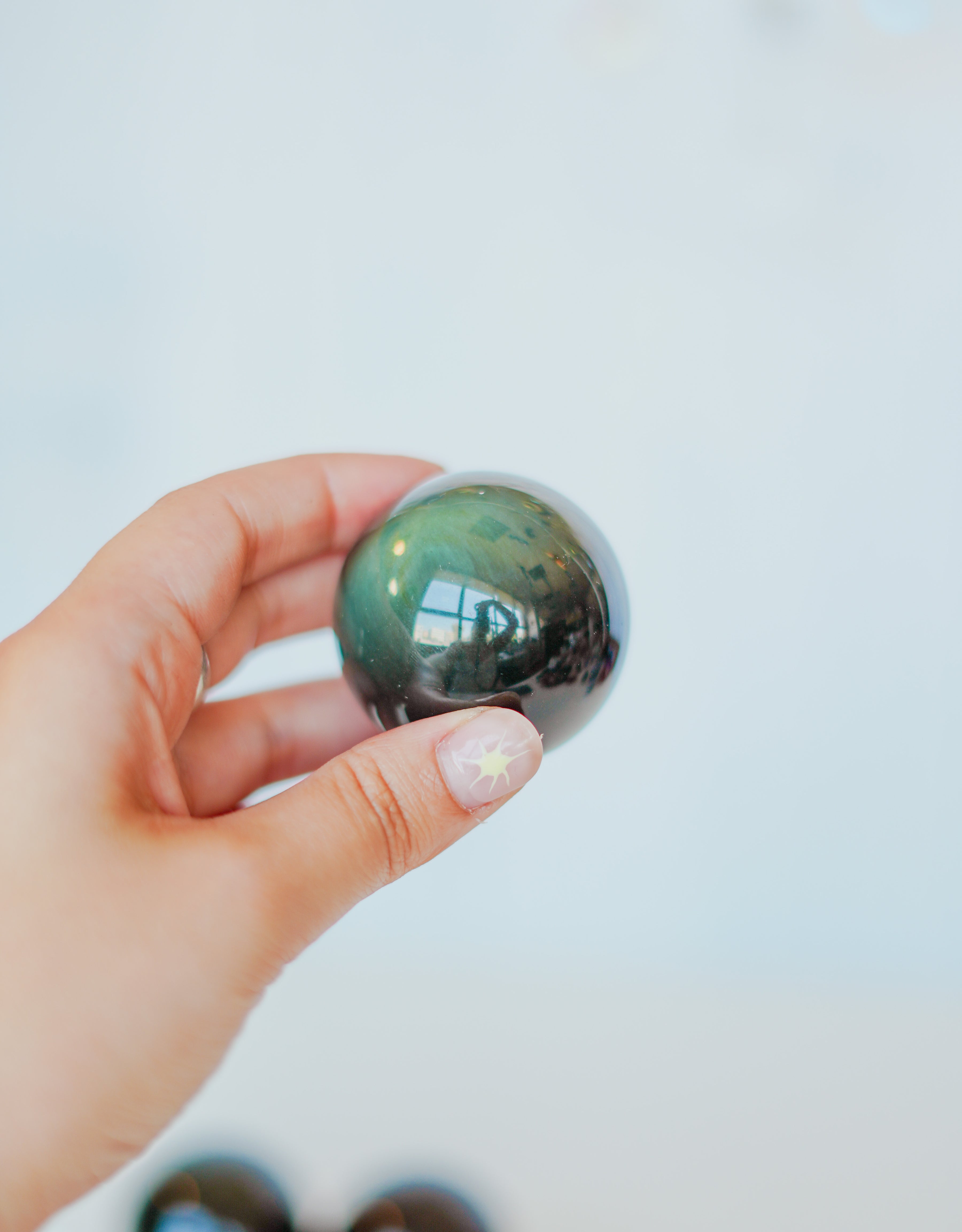 Esfera de obsidiana arcoíris