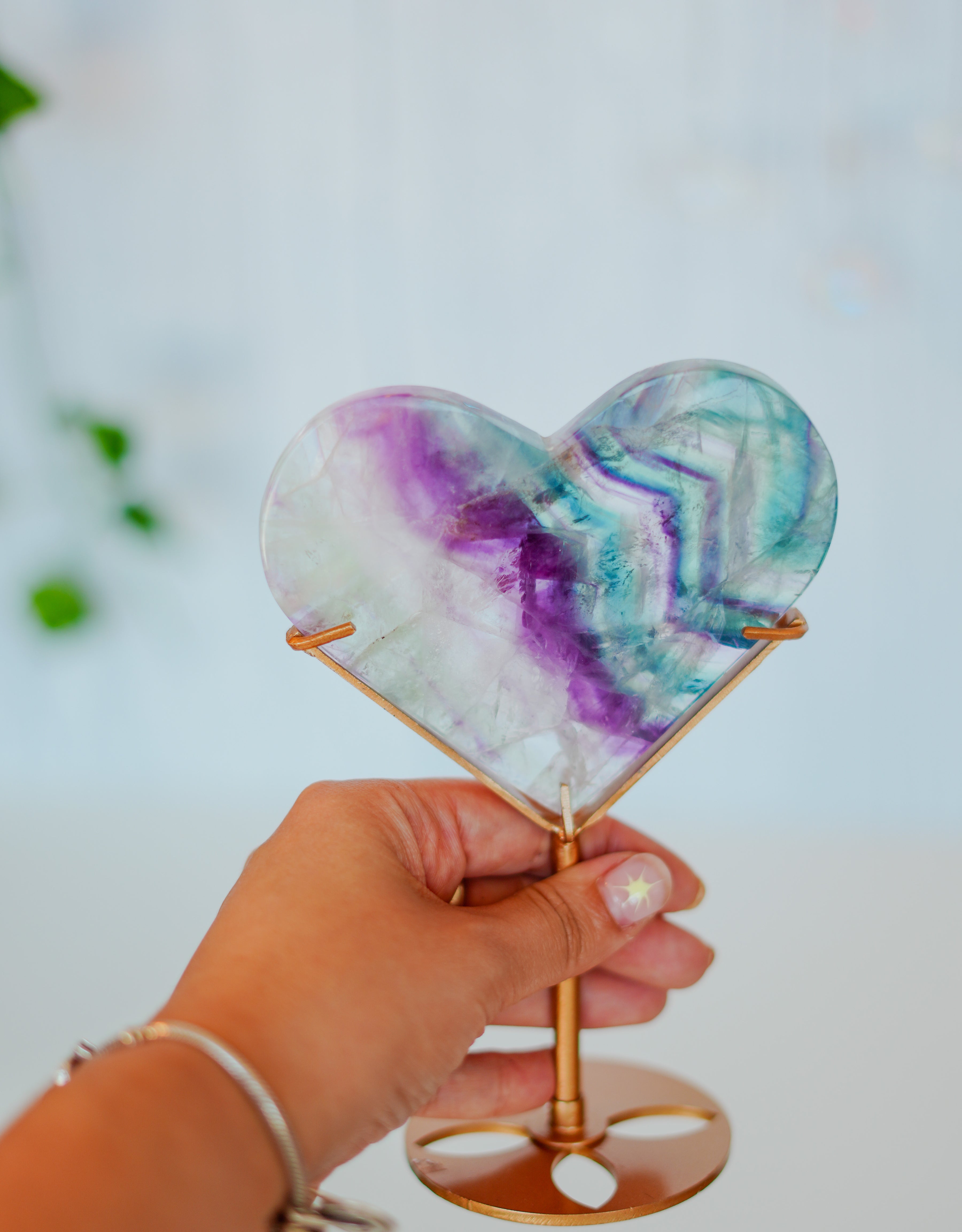 Corazón de fluorita en peana