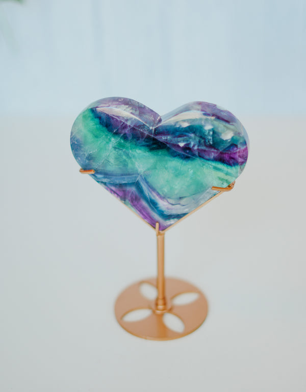Corazón de fluorita en peana