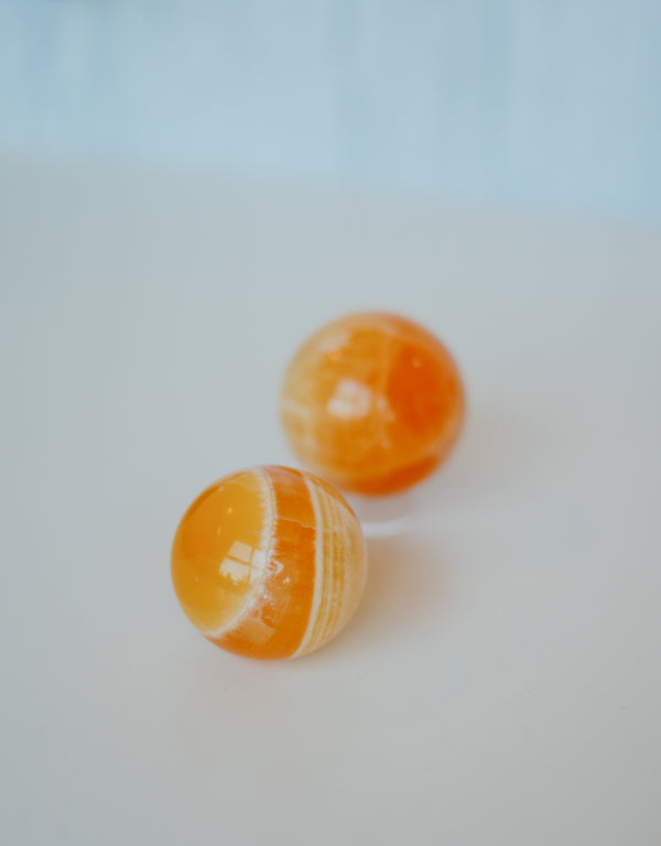 Esfera de calcita amarilla