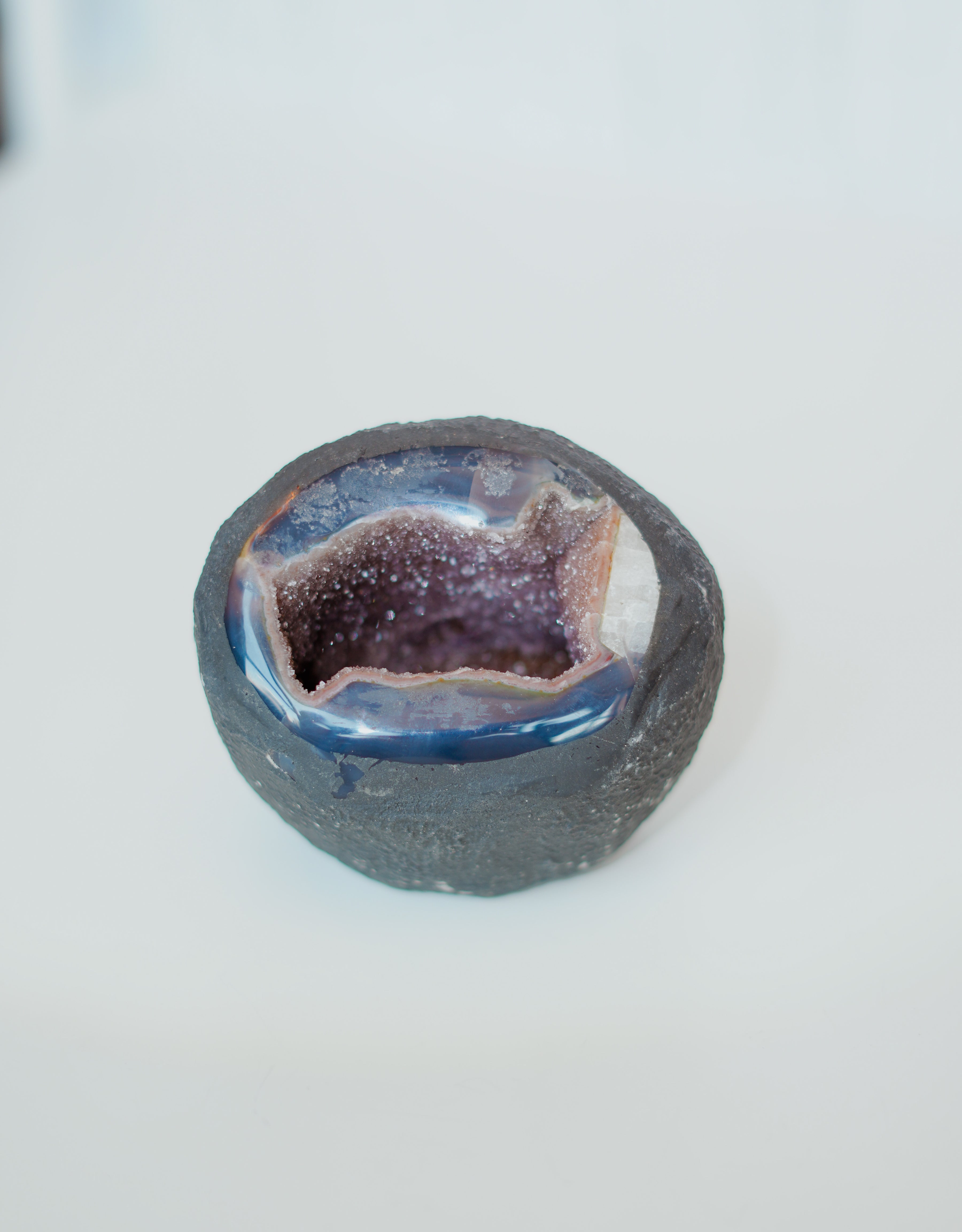 Geoda de ágata y amatista rosa