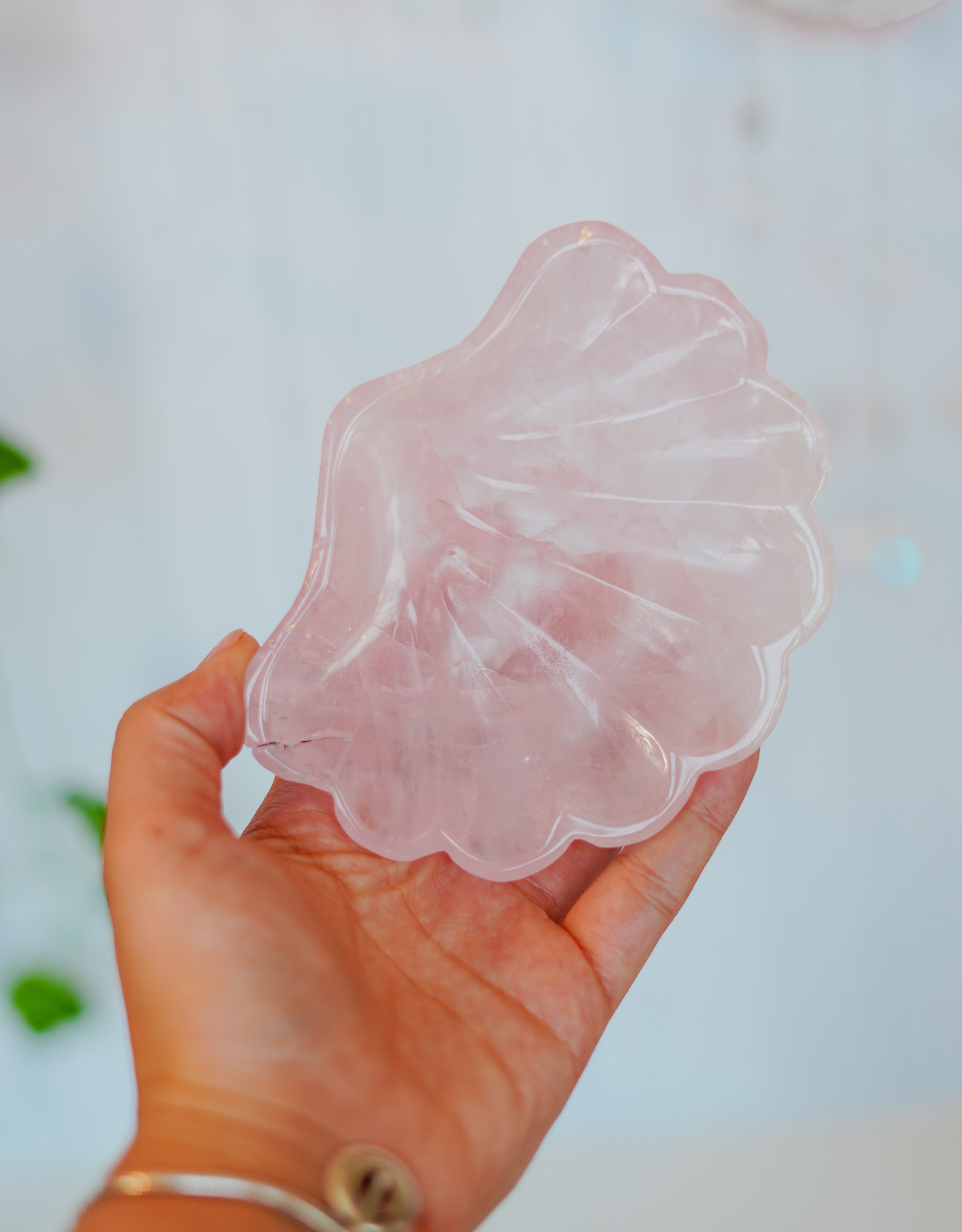 Bol de cuarzo rosa con forma de concha