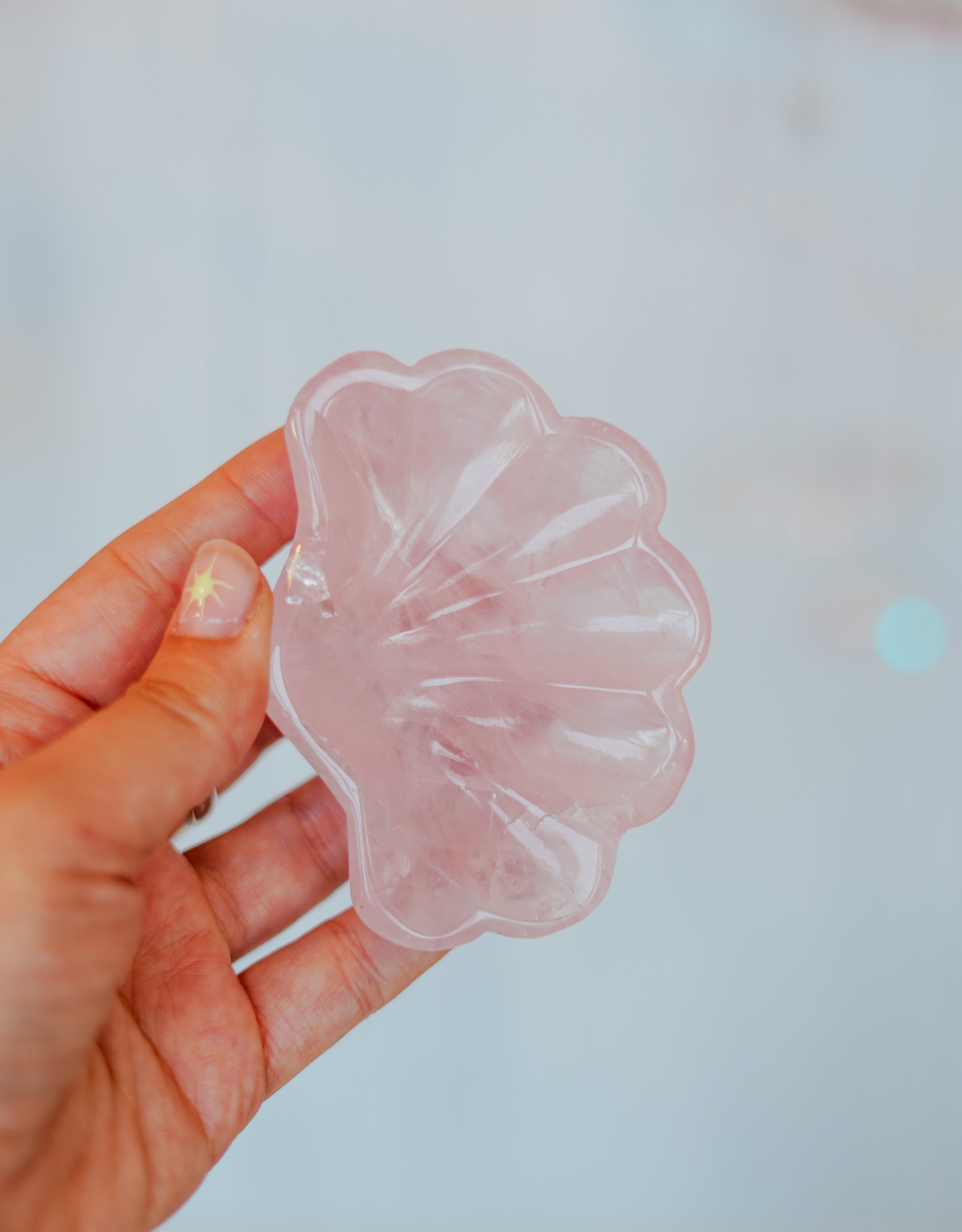 Bol de cuarzo rosa con forma de concha