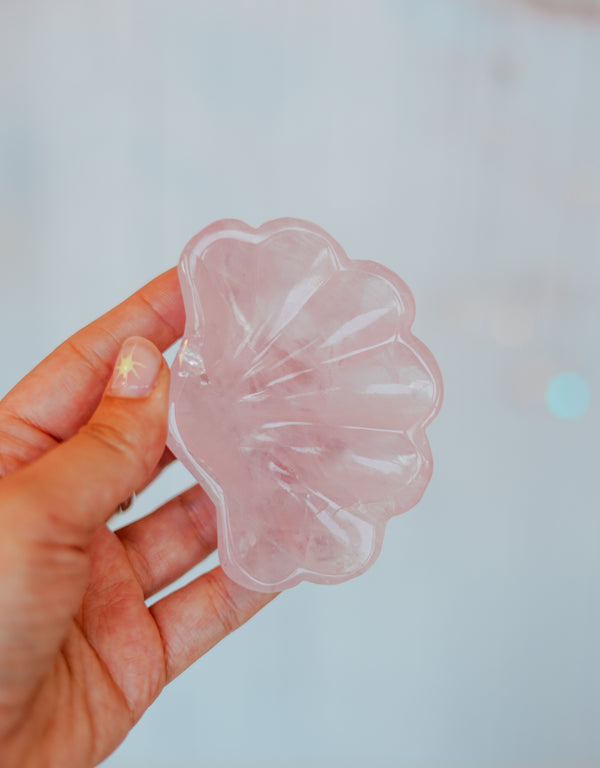 Bol de cuarzo rosa con forma de concha