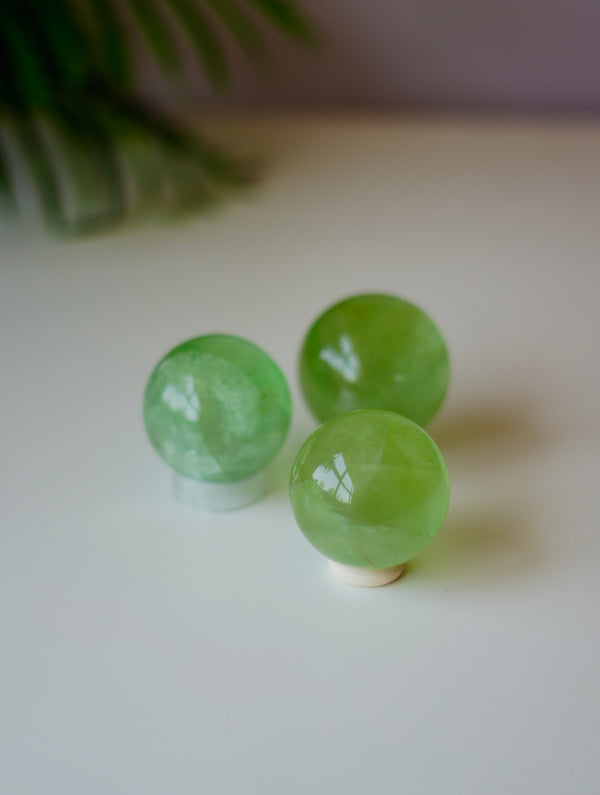Esfera de Fluorita Verde | Corazón y Crecimiento