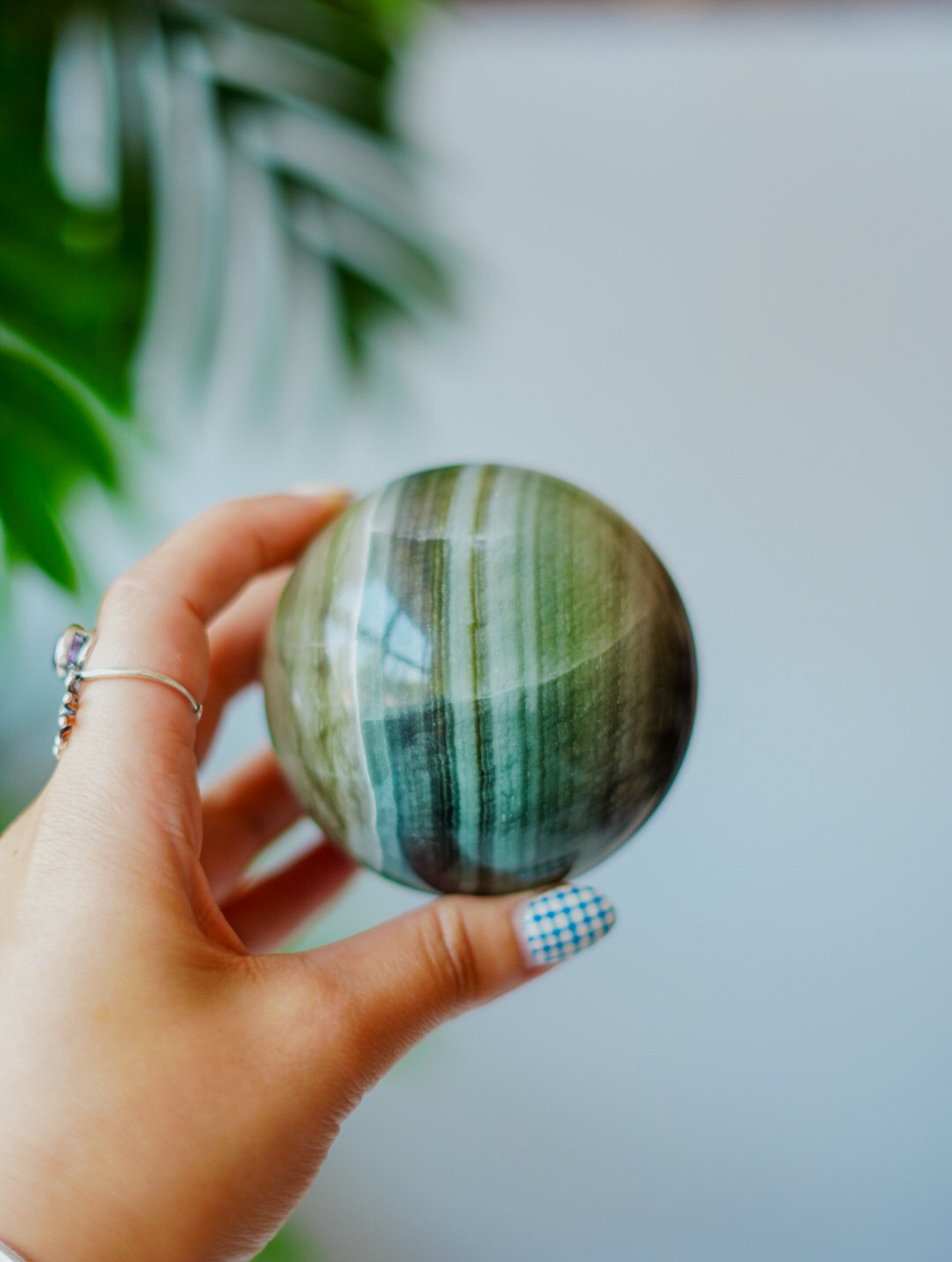 Esfera de Fluorita Seda | Suavidad y Claridad