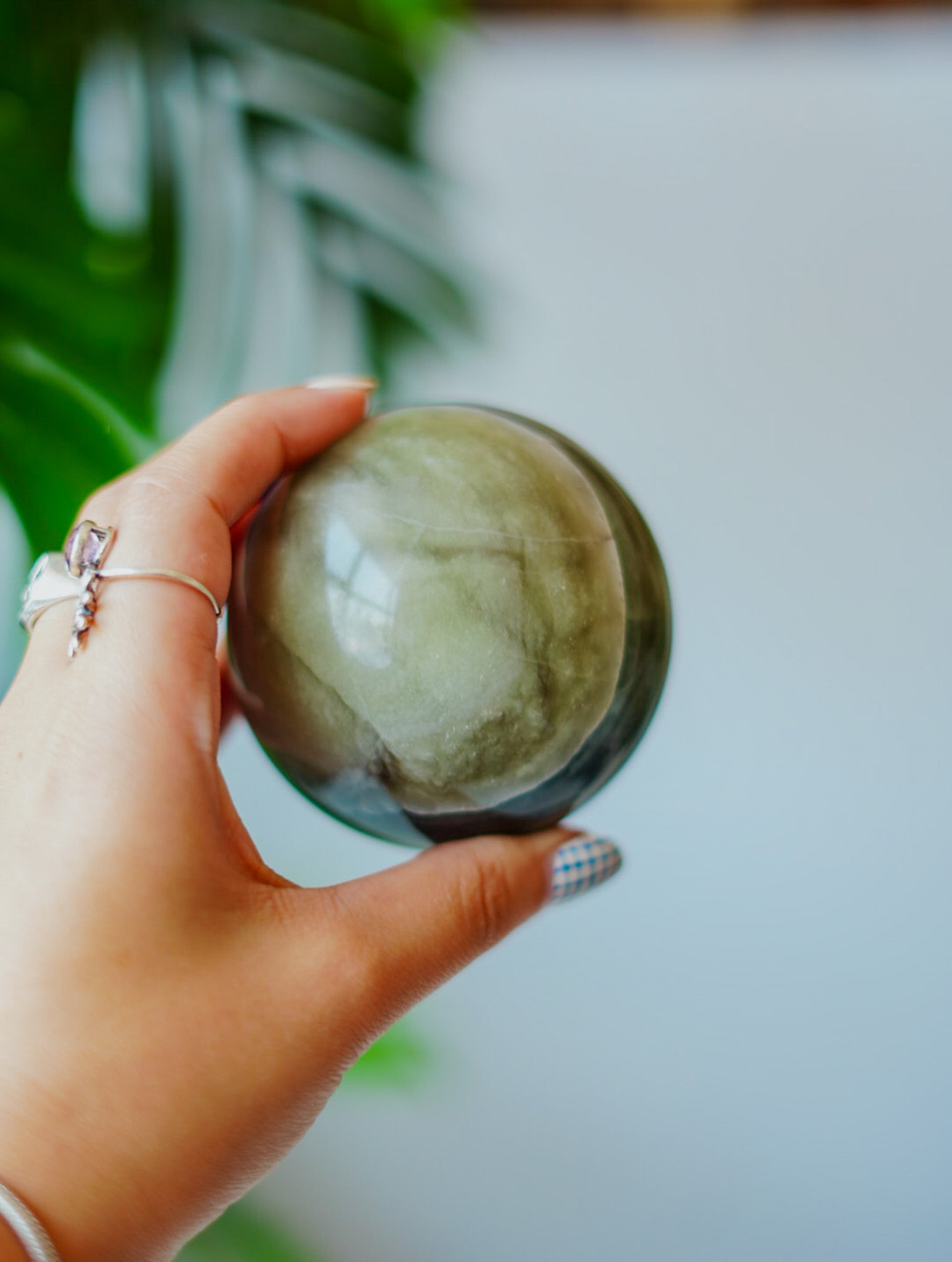 Esfera de Fluorita Seda | Suavidad y Claridad