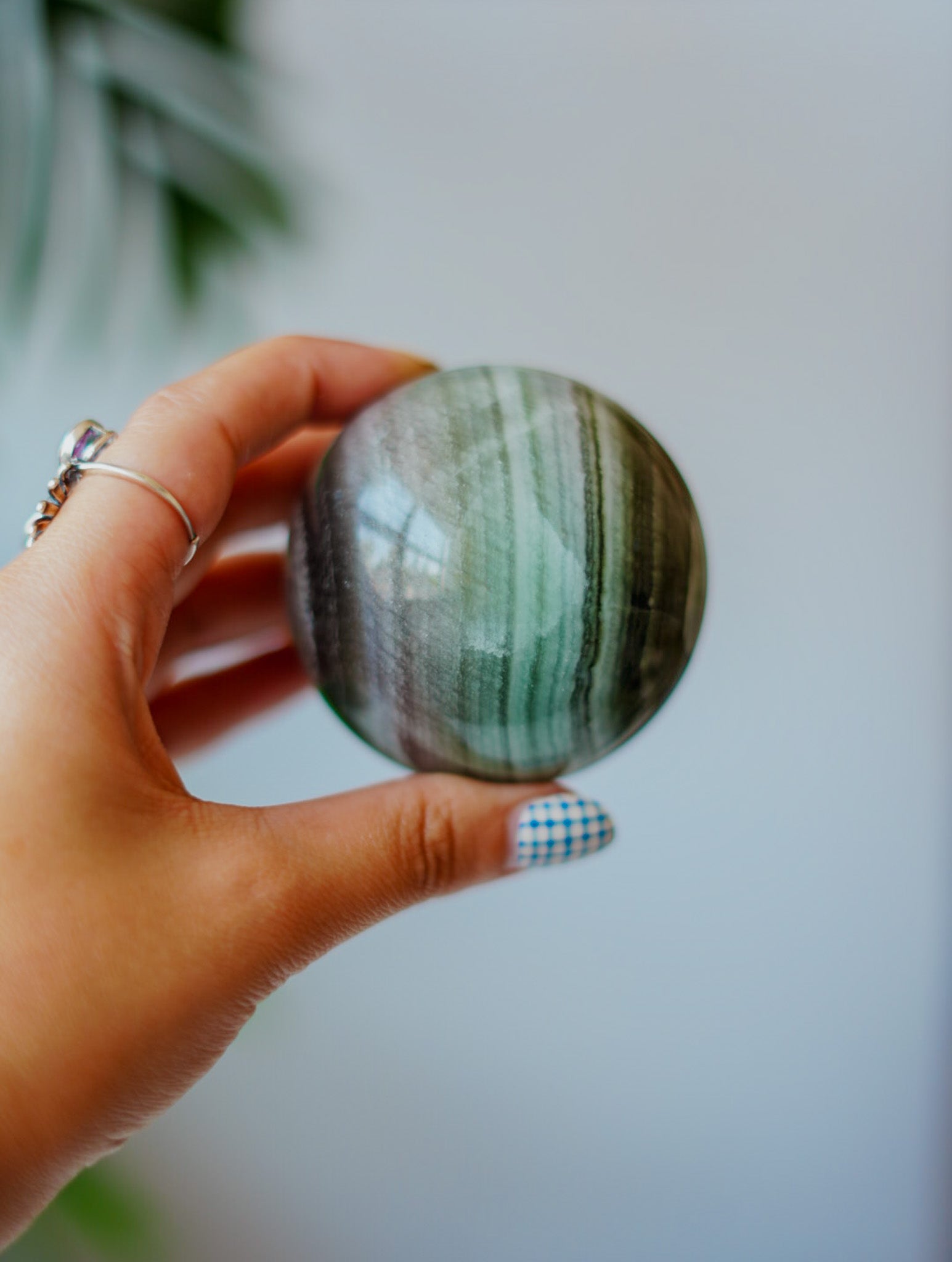 Esfera de Fluorita Seda | Suavidad y Claridad