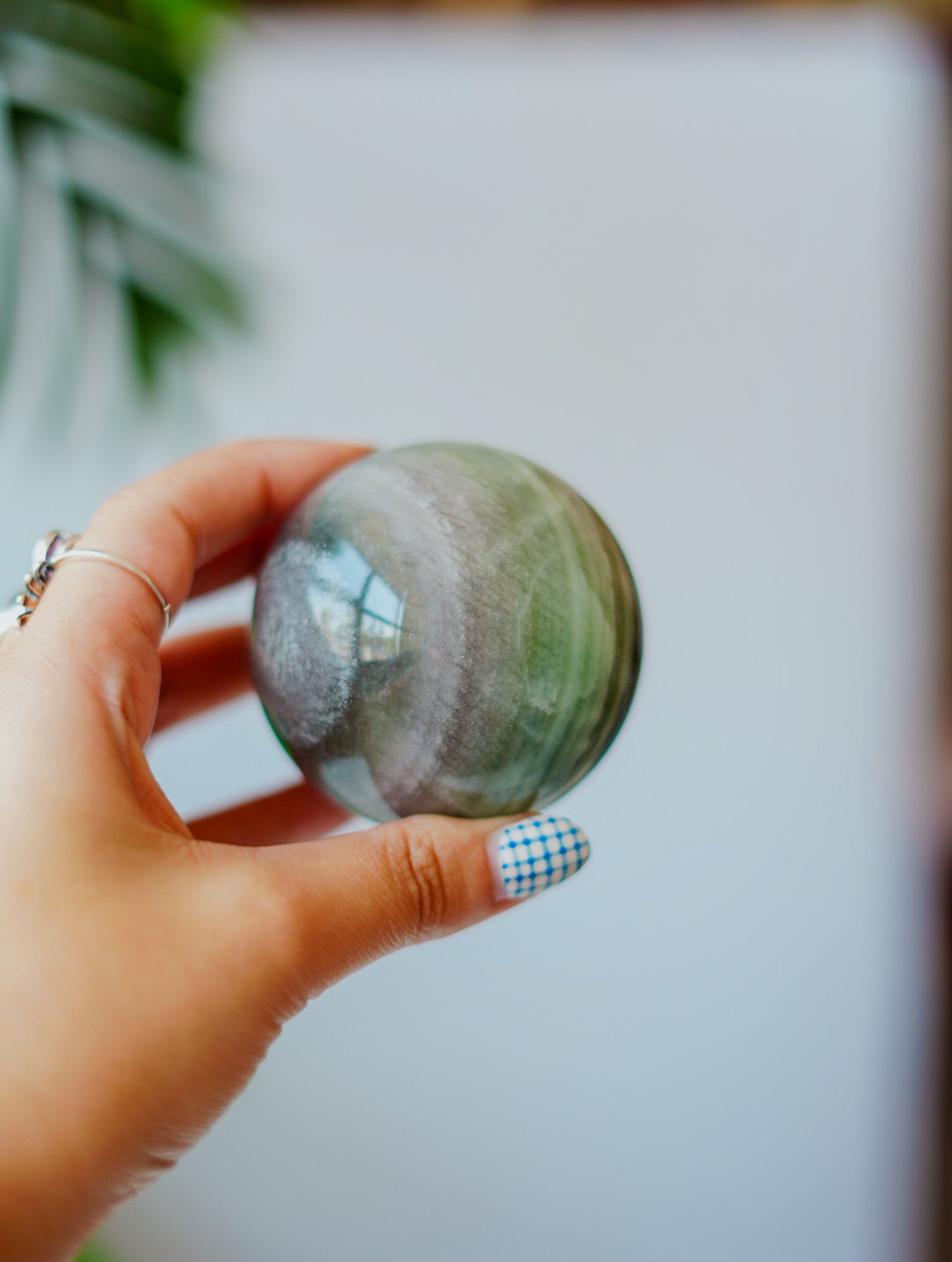 Esfera de Fluorita Seda | Suavidad y Claridad